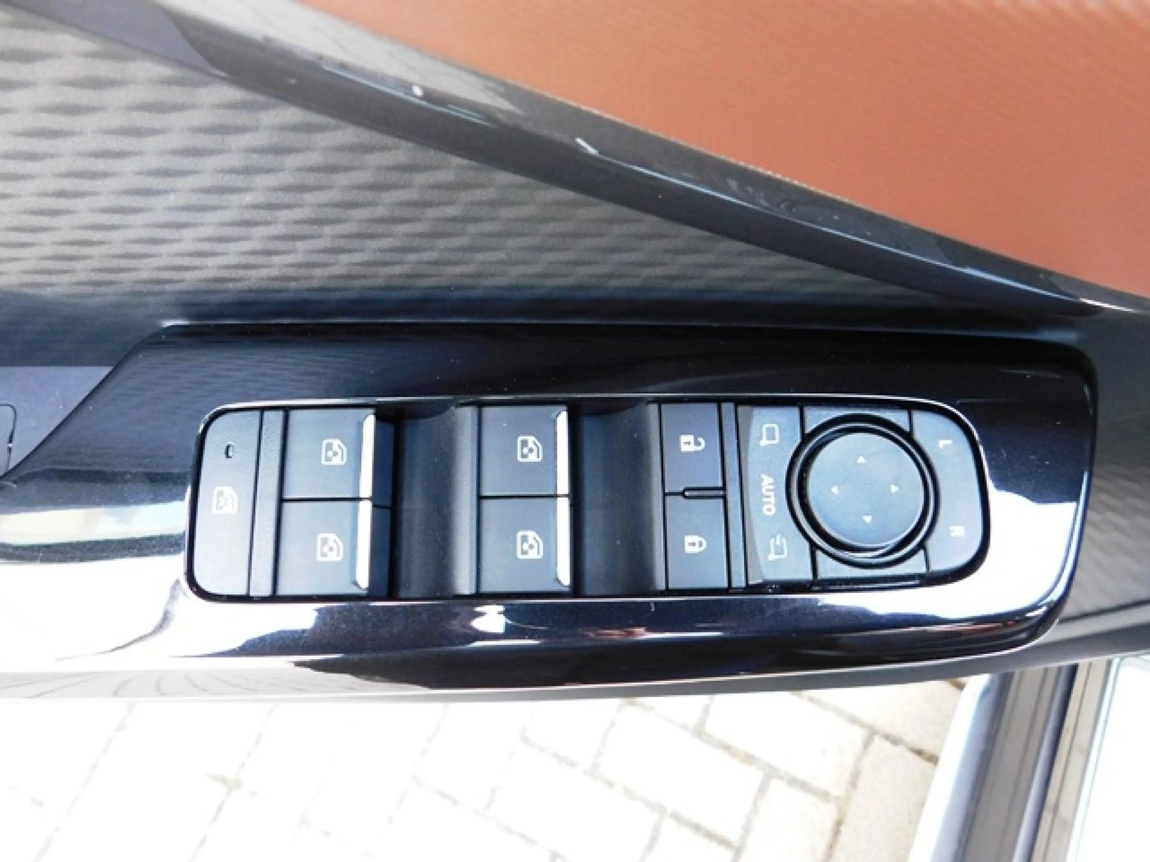 Suzuki Vitara e  eAxle ALLGRIP-e Comfort+ 5D CVT Bluetooth — photo 10