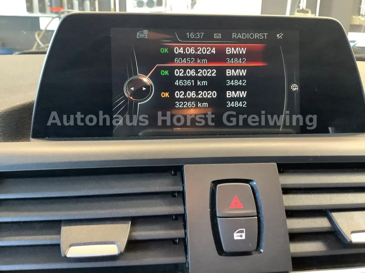 BMW 118 i Advantage  5-trg. AHK Navi LED PDC Shzg Schwarz - 2