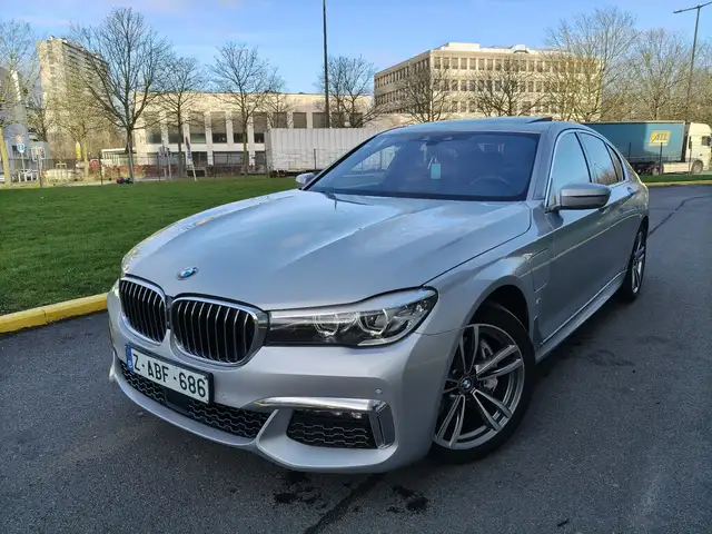 BMW 740 xDrive 326 ch M PACKET