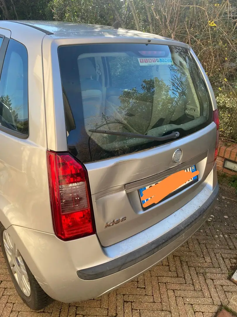 Fiat Idea Idea 1.4 16v Active Plateado - 1