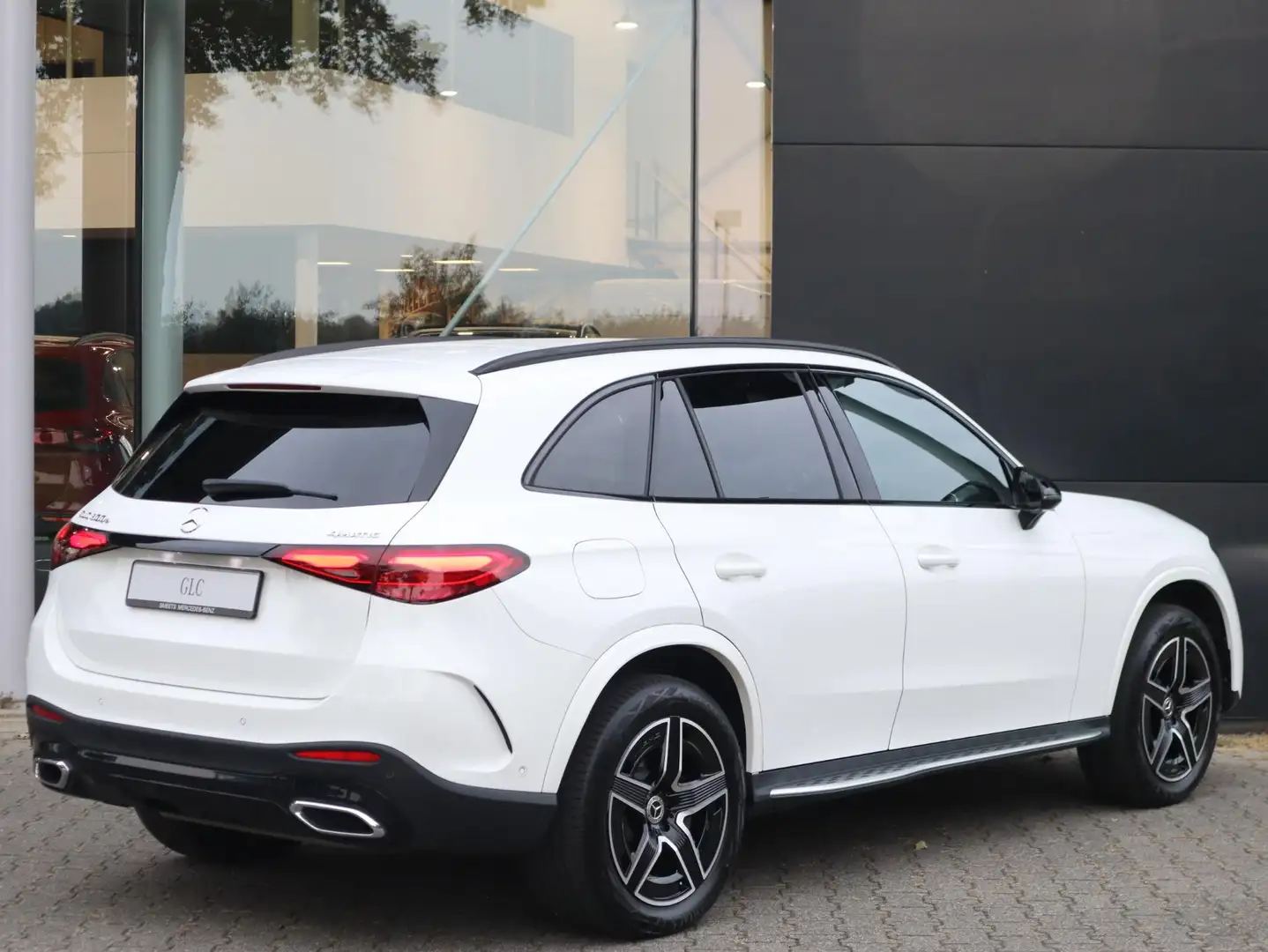 Mercedes-Benz GLC 300 300e 4MATIC AMG line Blanc - 2