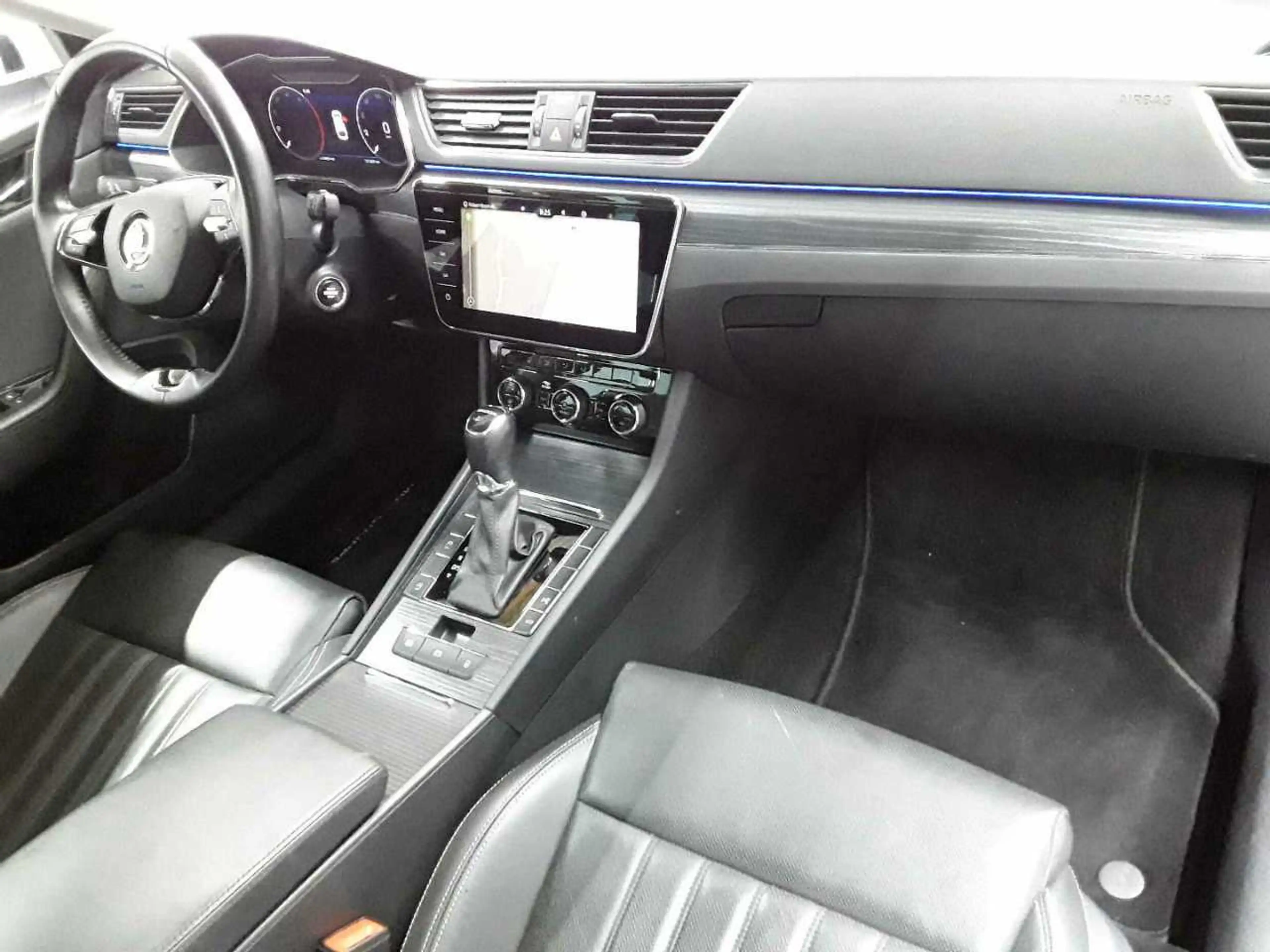 Skoda Superb Superb Combi Style LEDER PANO AHK — photo 9