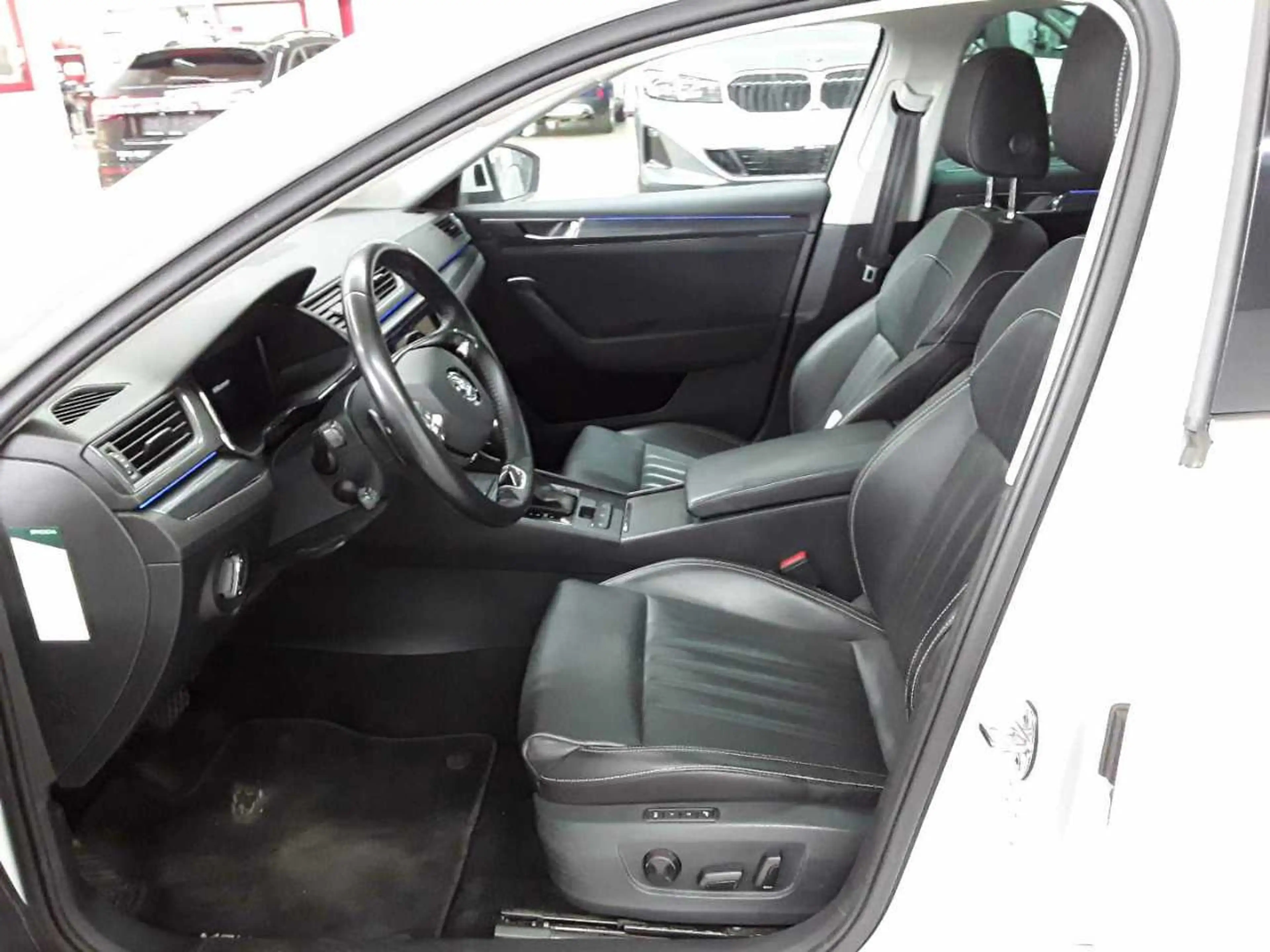 Skoda Superb Superb Combi Style LEDER PANO AHK — photo 7