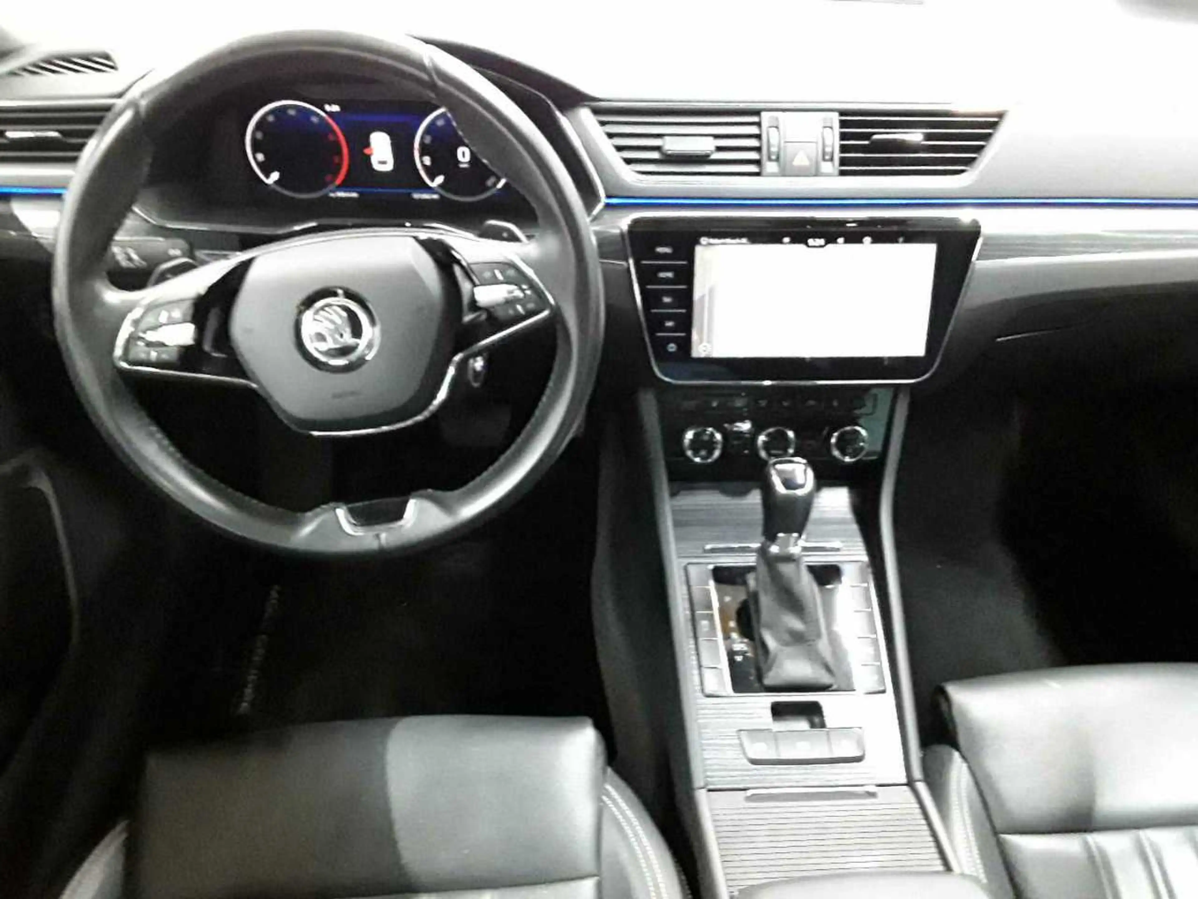 Skoda Superb Superb Combi Style LEDER PANO AHK — photo 10