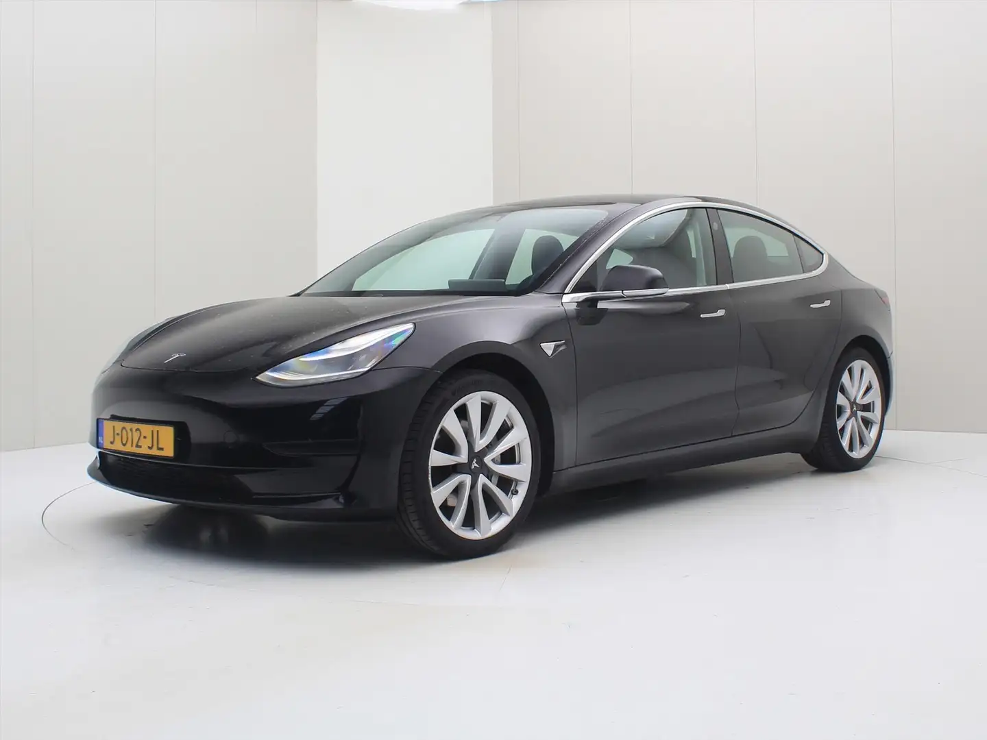 Tesla Model 3 Standard RWD Plus [ AUTOPILOT+19" LMV+60 kWh+PREMI Zwart - 1