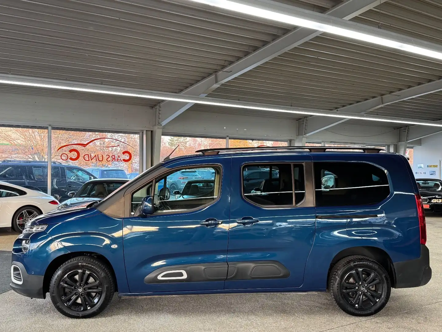 Citroen Berlingo Shine XL 7Sitz *AHK*SHZ*NAV*PDC*RK*HUD Blau - 2