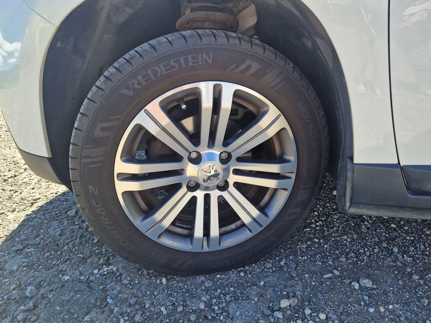 Peugeot 2008 2008 1,2 VTi Access Access Weiß - 2