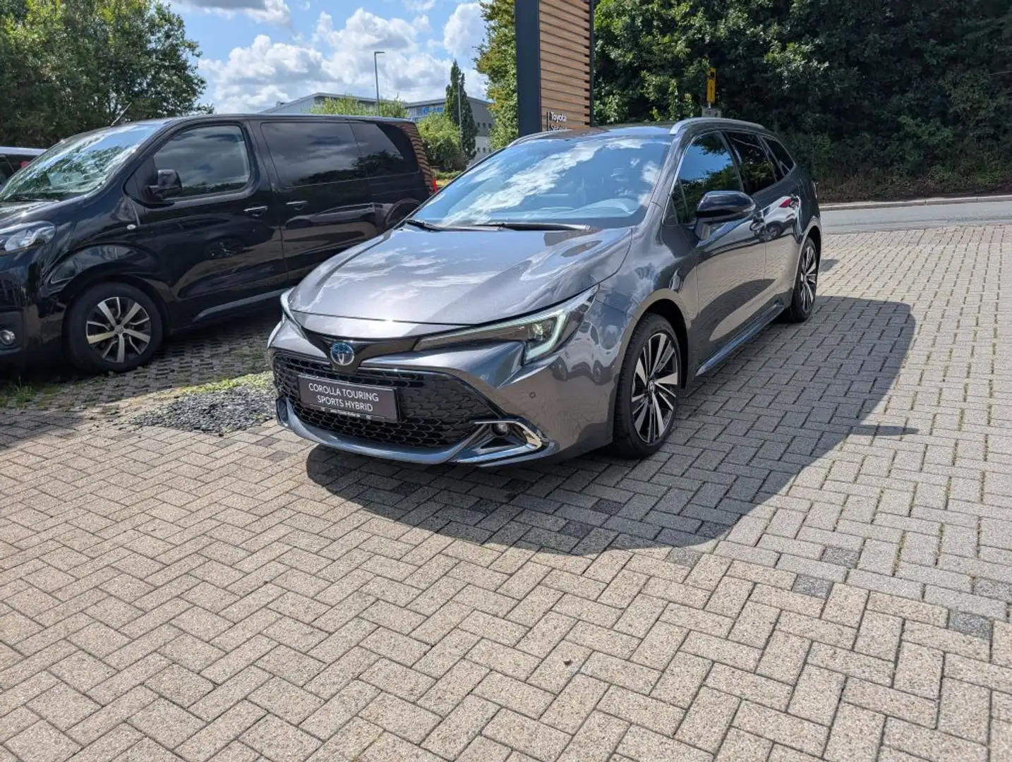 Toyota Corolla 2.0 Hybrid Touring Sports Teamplayer Grau - 2