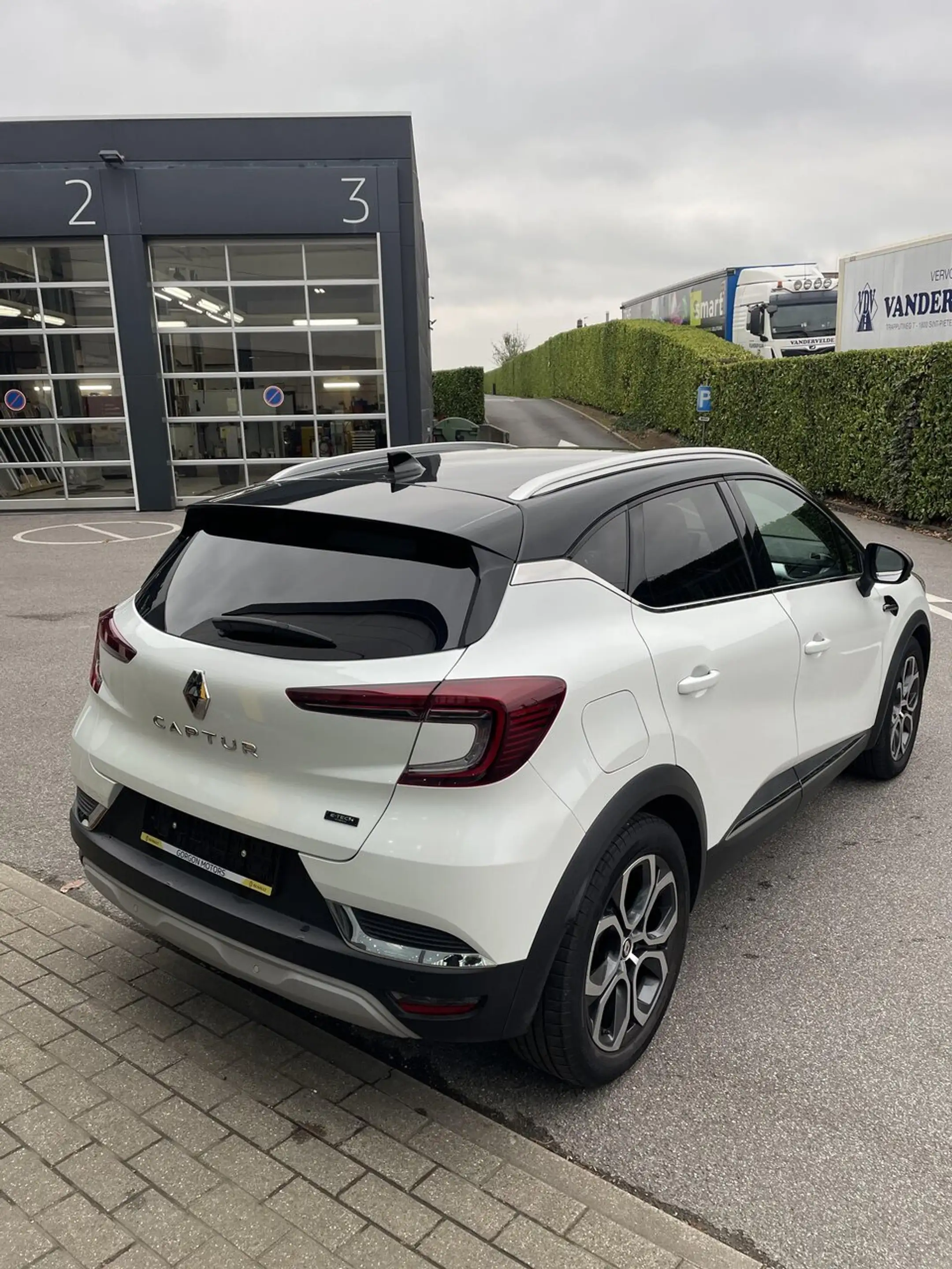 Renault Captur Techno Full Hybrid 145 — photo 8