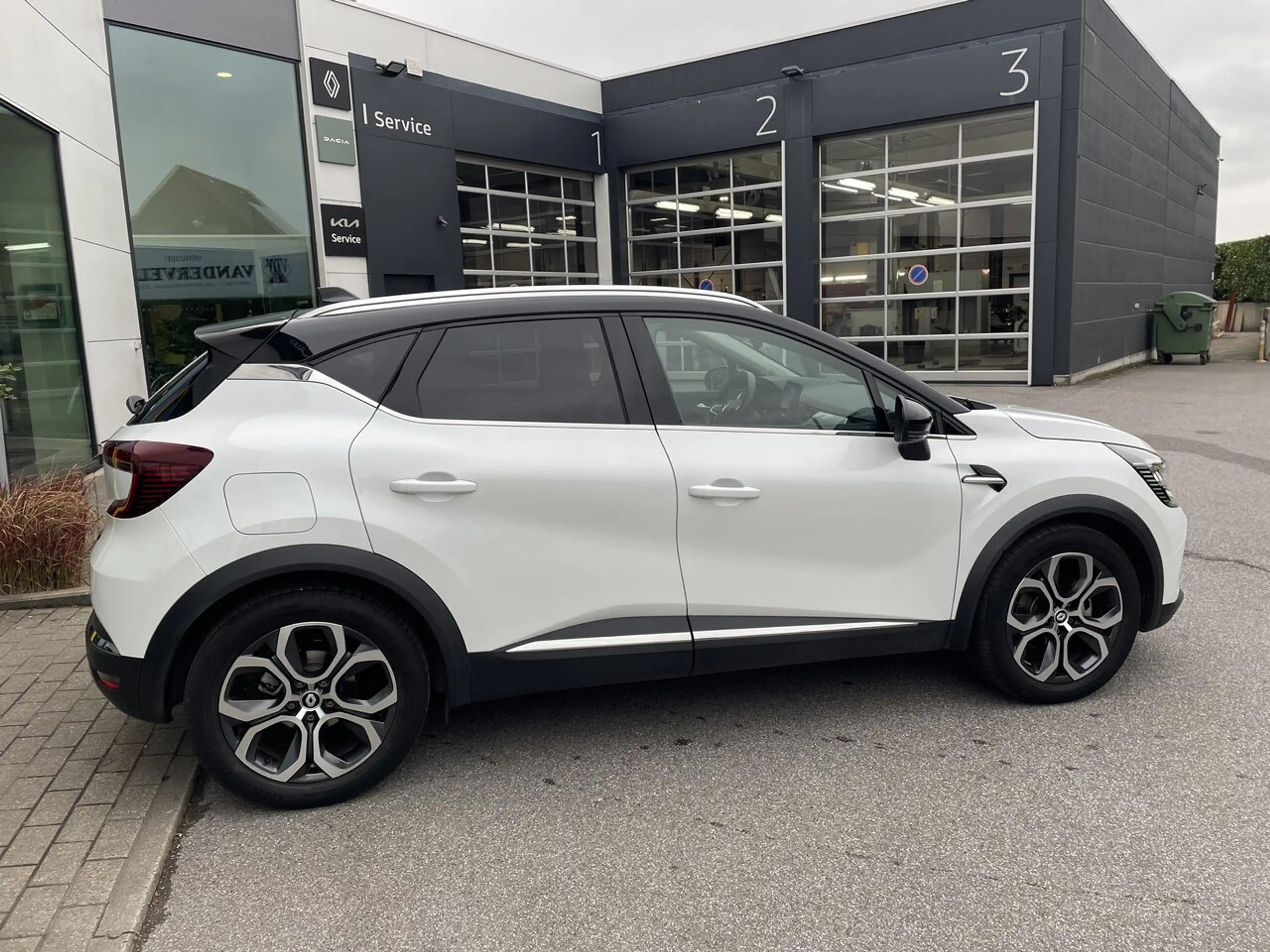 Renault Captur Techno Full Hybrid 145 — photo 10