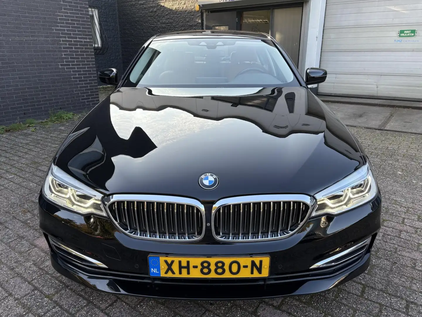 BMW 520 5-serie 520i Luxury Line High Executive Zwart - 2