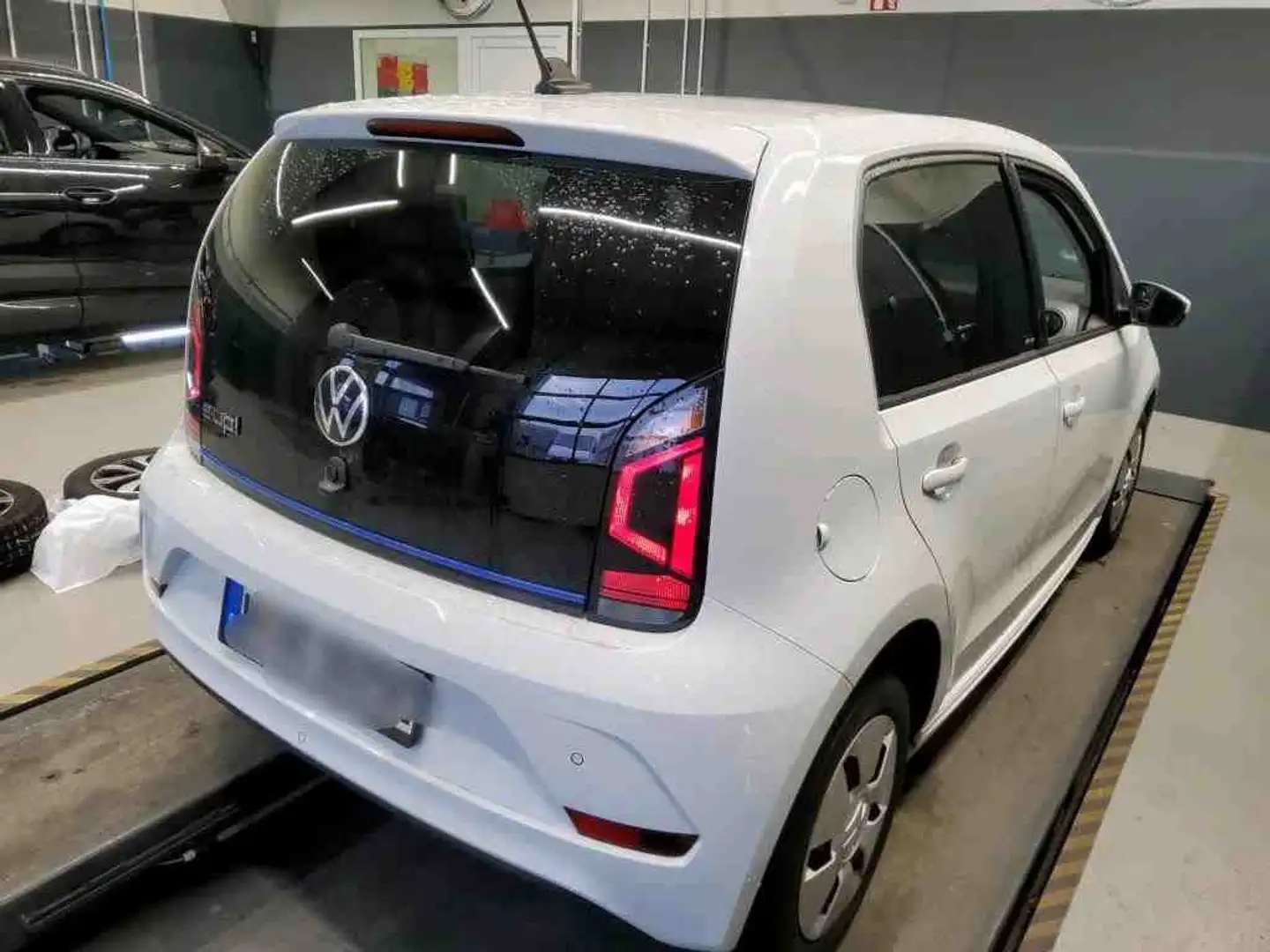 Volkswagen e-up! ACTIVE KAMERA SITZHZG DAB+ KLIMA Weiß - 2
