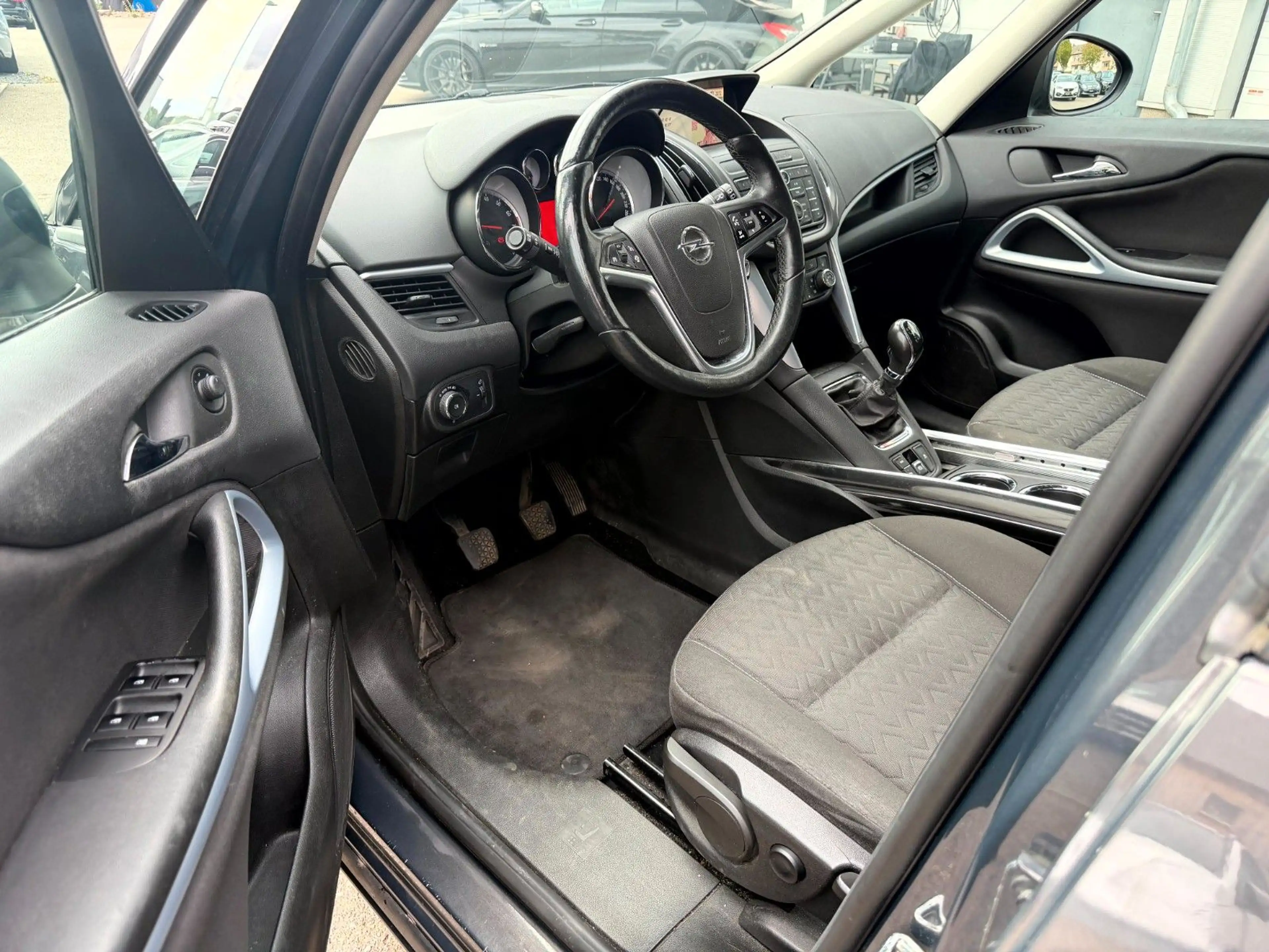 Opel Zafira C Tourer Active_Xenon_Navi_AHK_LenkHz — photo 9
