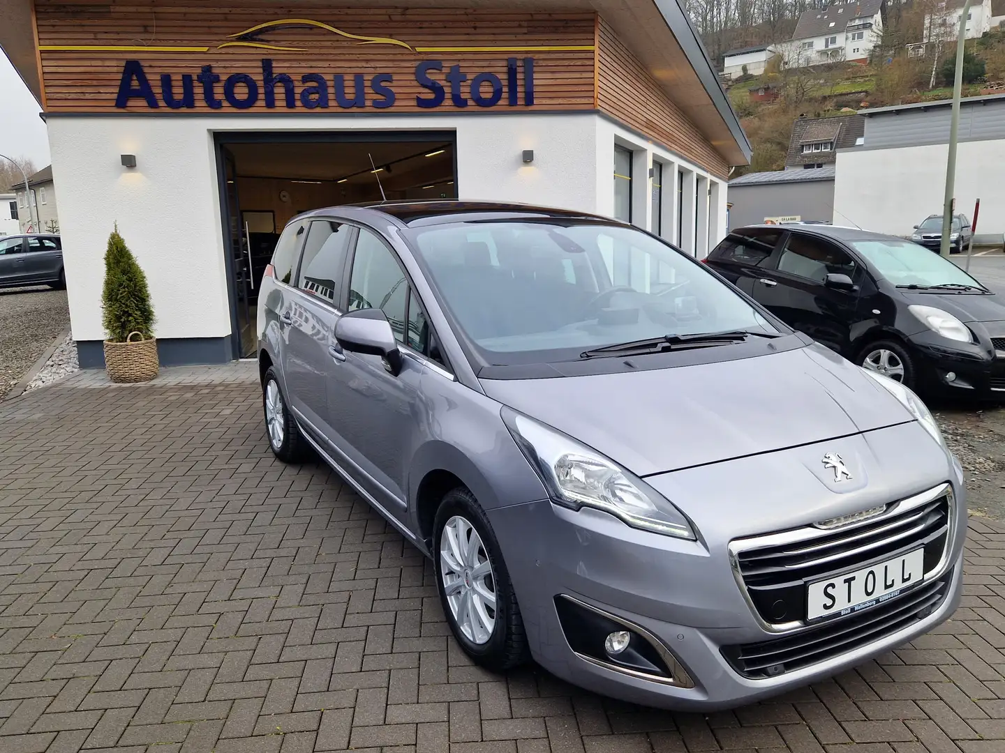 Peugeot 5008 Business-Line Gris - 1