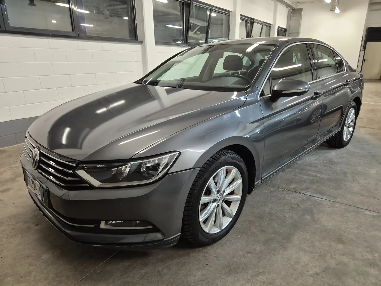 Volkswagen Passat Passat 2015 Berlina 1.6 tdi Comfortline 120cv dsg Grigio - 2