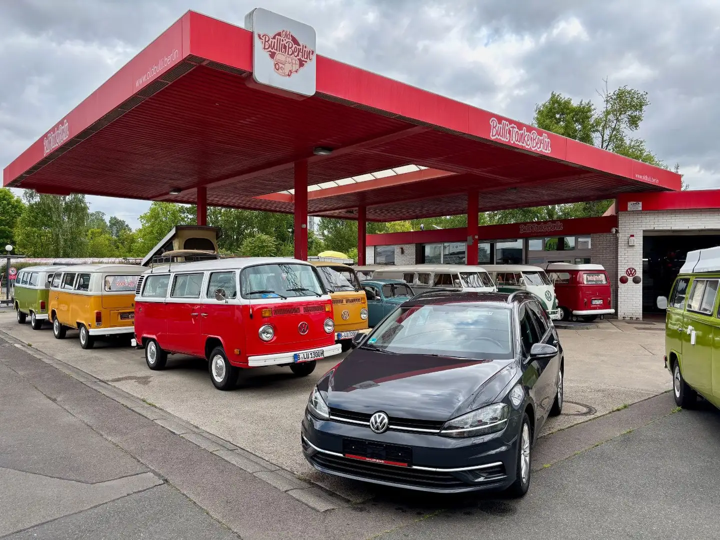 Volkswagen Golf 1.6 TDI Comfortline Variant NAVI SH TÜV neu Grau - 1