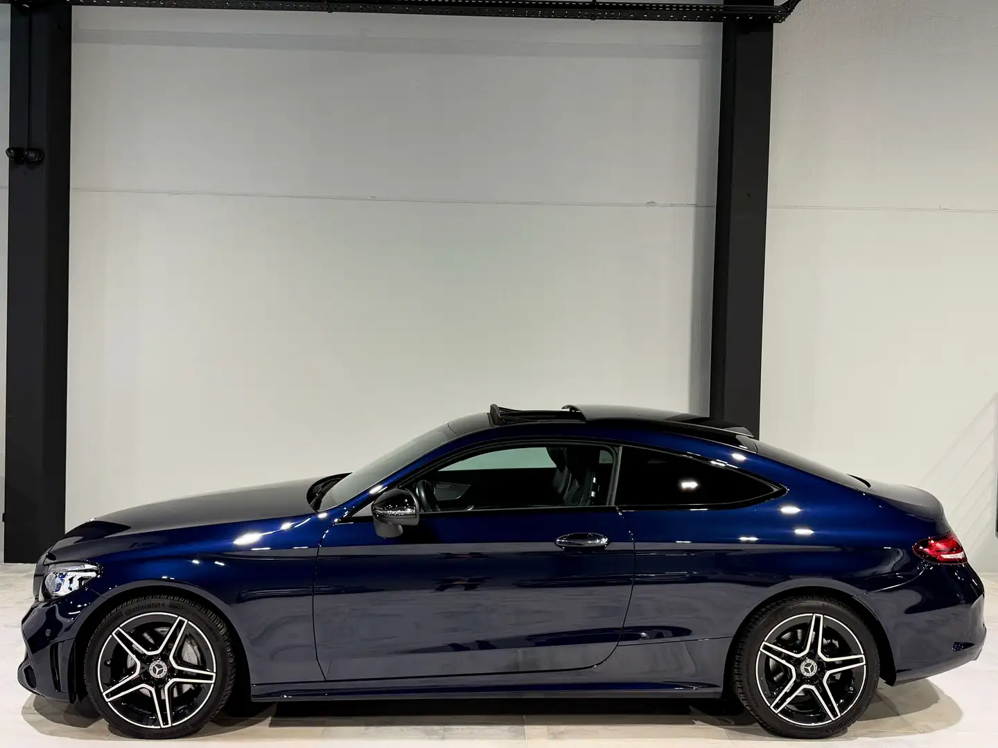 Mercedes-Benz C 200 Coupé 4-MATiC 184CV PACK AMG\ PACK NiGHT\ PANO+ Gris - 2