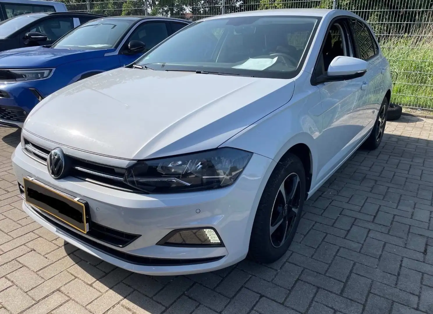 Volkswagen Polo VI Comfortline Argent - 1