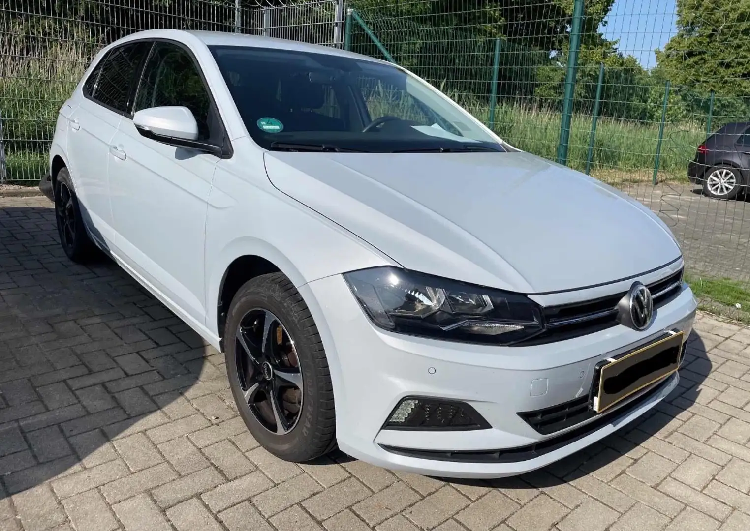 Volkswagen Polo VI Comfortline Argent - 2