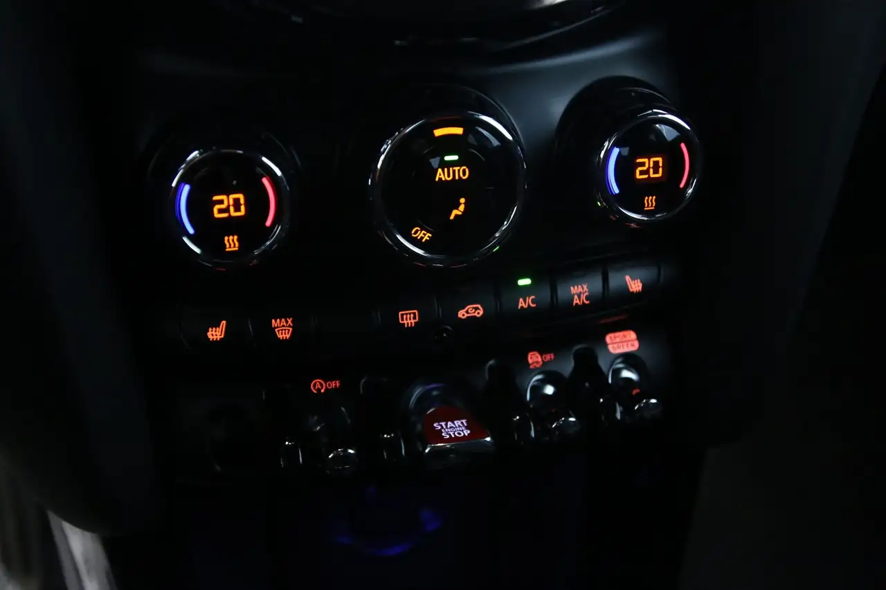 MINI John Cooper Works John Cooper Works Essential auto/Fari Bi-LED/Cerchi in lega Track Spoke Neri 18
