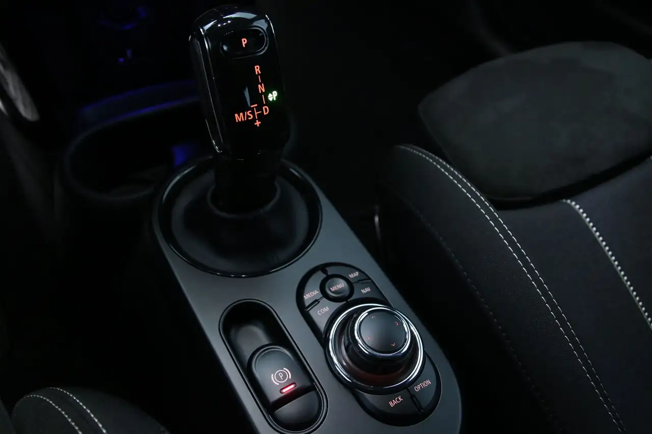 MINI John Cooper Works John Cooper Works Essential auto/Fari Bi-LED/Cerchi in lega Track Spoke Neri 15