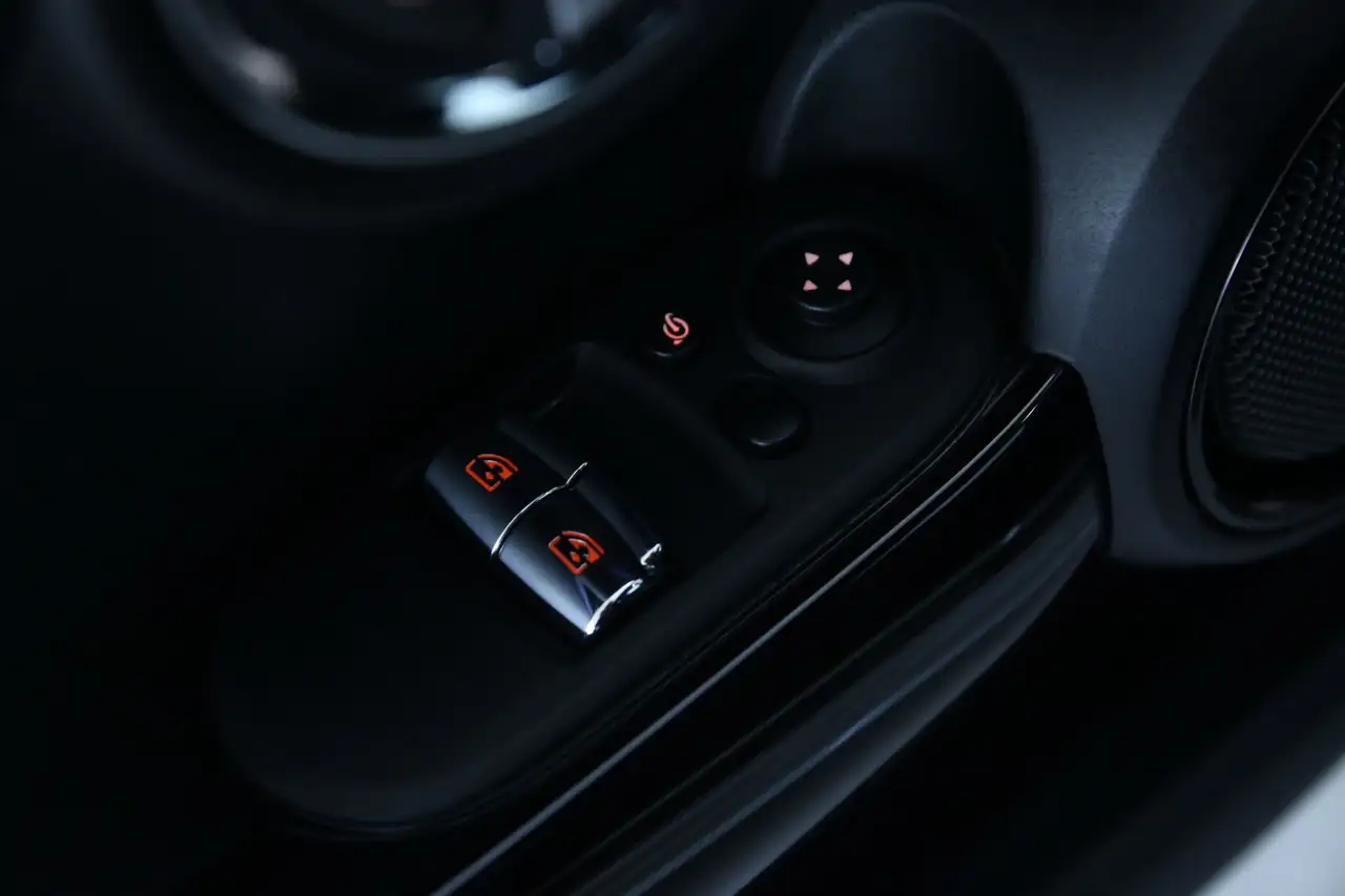 MINI John Cooper Works John Cooper Works Essential auto/Fari Bi-LED/Cerchi in lega Track Spoke Neri 22