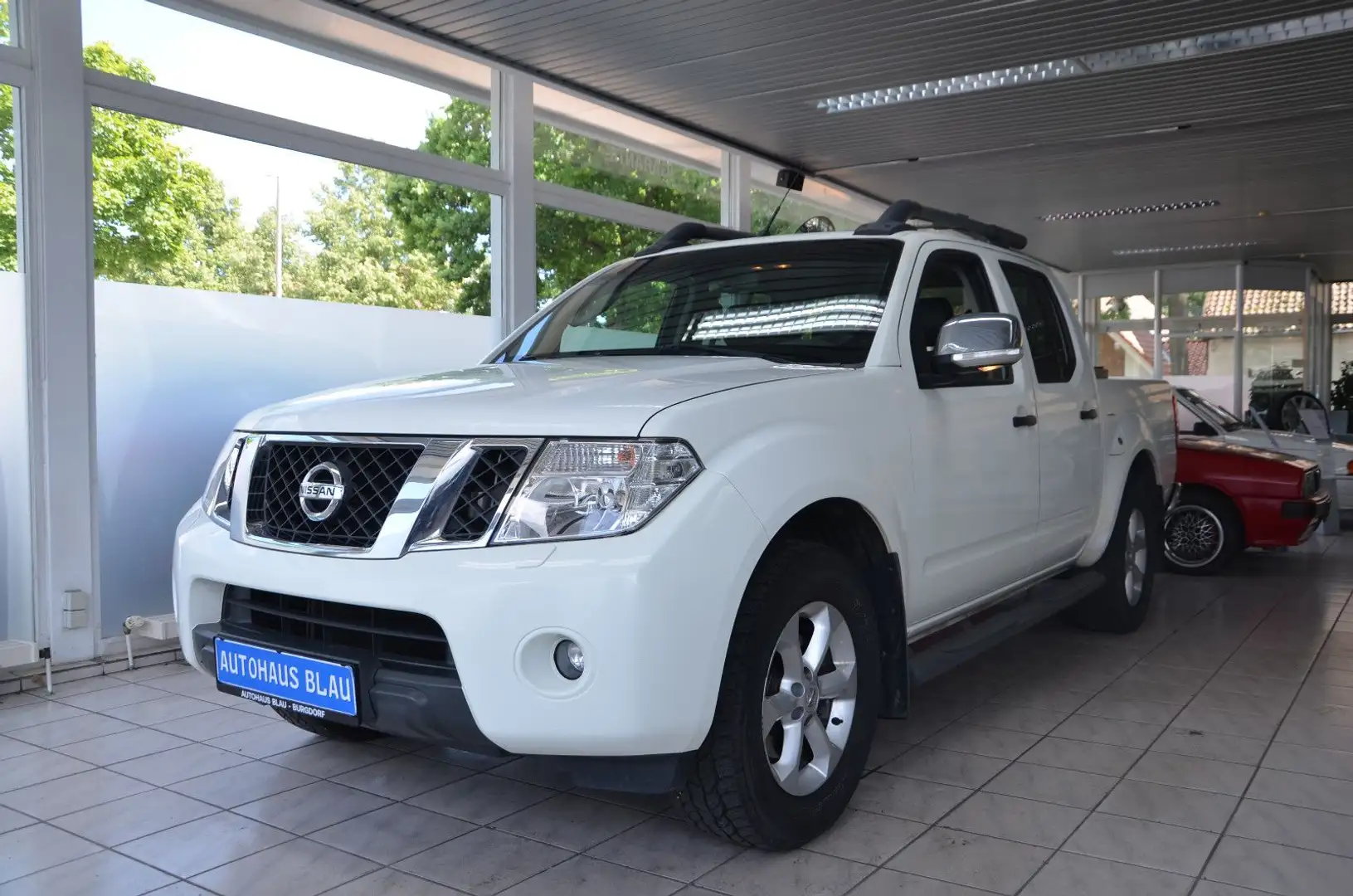 Nissan Navara Pickup Double Cab 4X4 *LEDER*AHK*2.HAND* Weiß - 1