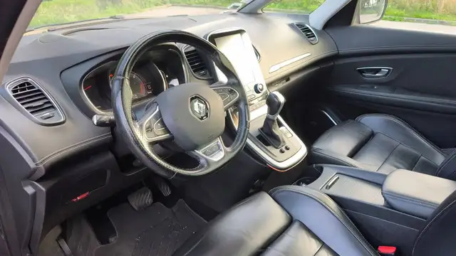 Renault Grand Scenic view 8