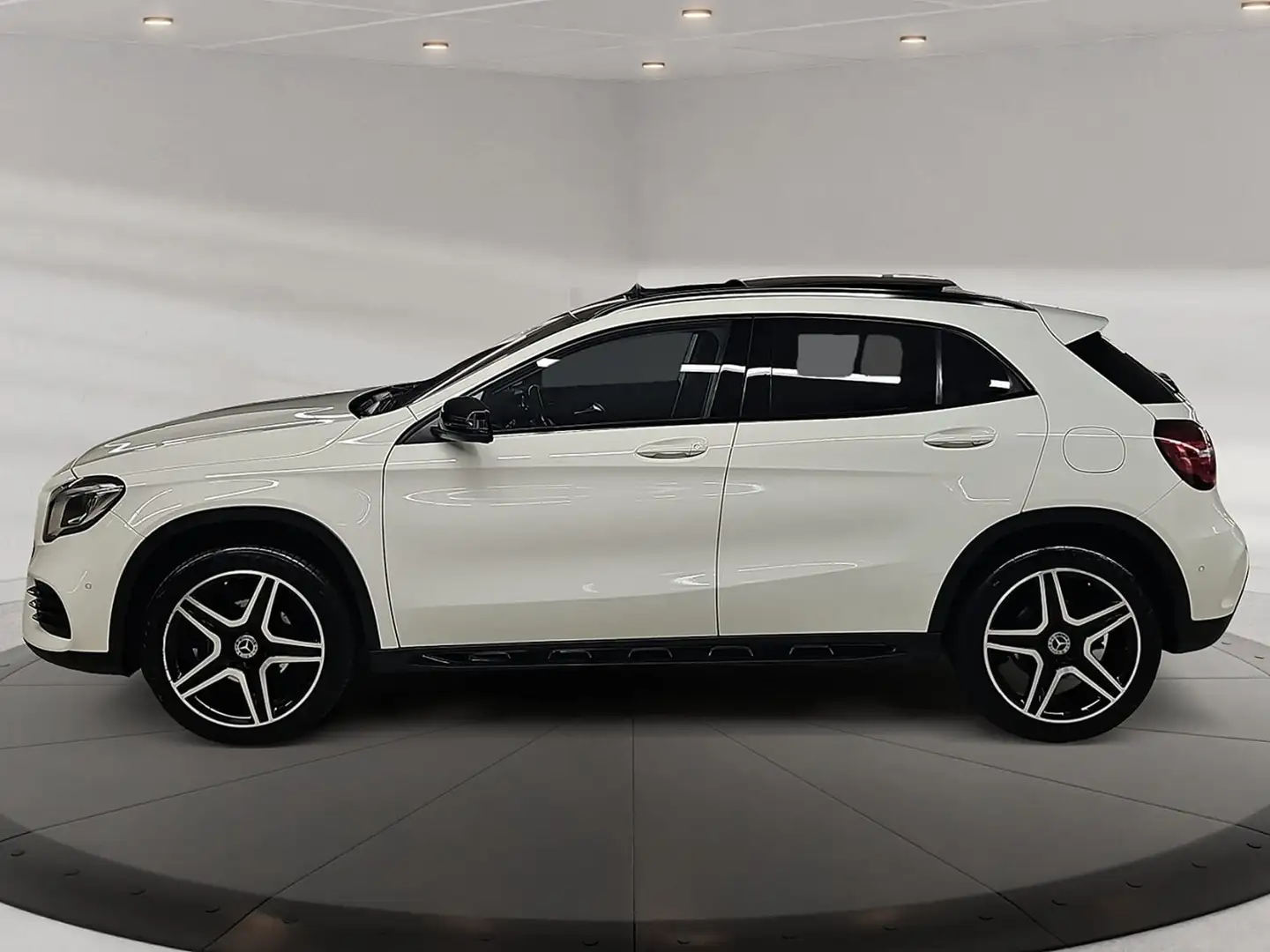 Mercedes-Benz GLA 180 d * AMG * NIGHT * PANO * LED * KAMERA * KEYLESS * Blanc - 2