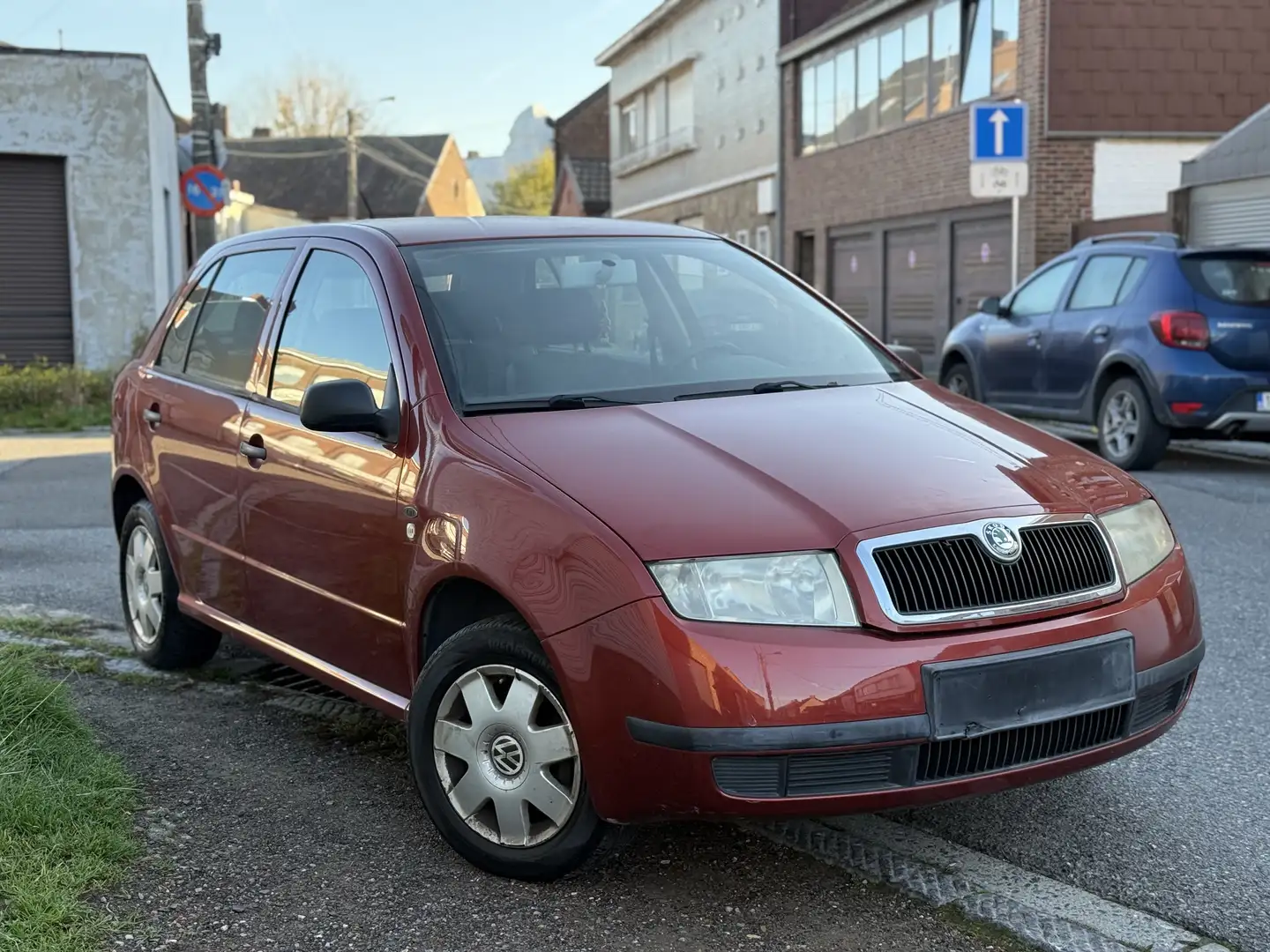 Skoda Fabia 1.4i Classic Essence Prête à immatriculer Rouge - 1