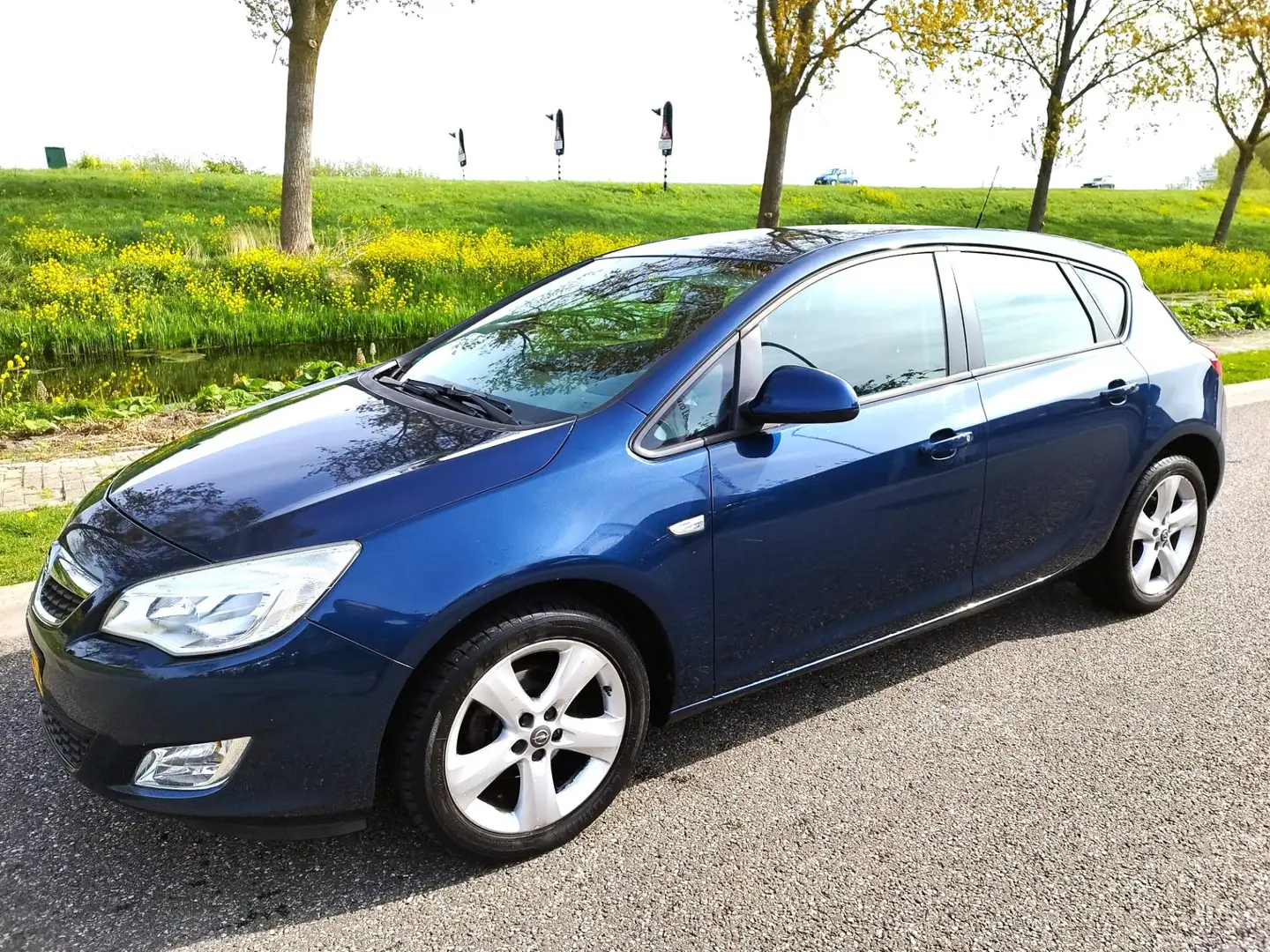Opel Astra 1.4 Edition ** 5 DRS ** Airco ** Cruise ** LM velg Blau - 2