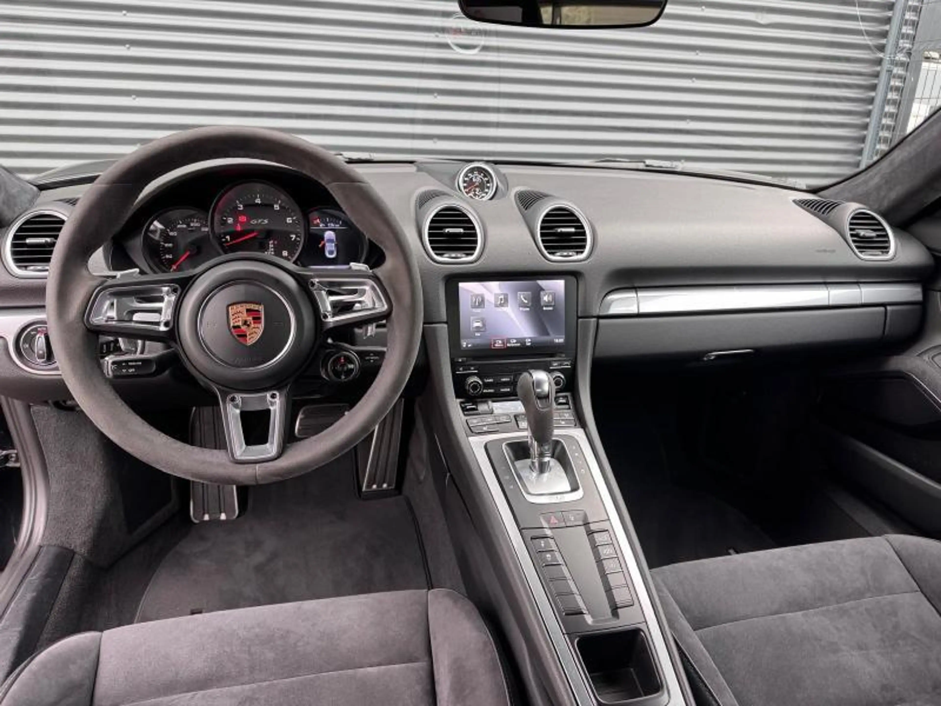 Porsche 718 Cayman GTS — photo 10