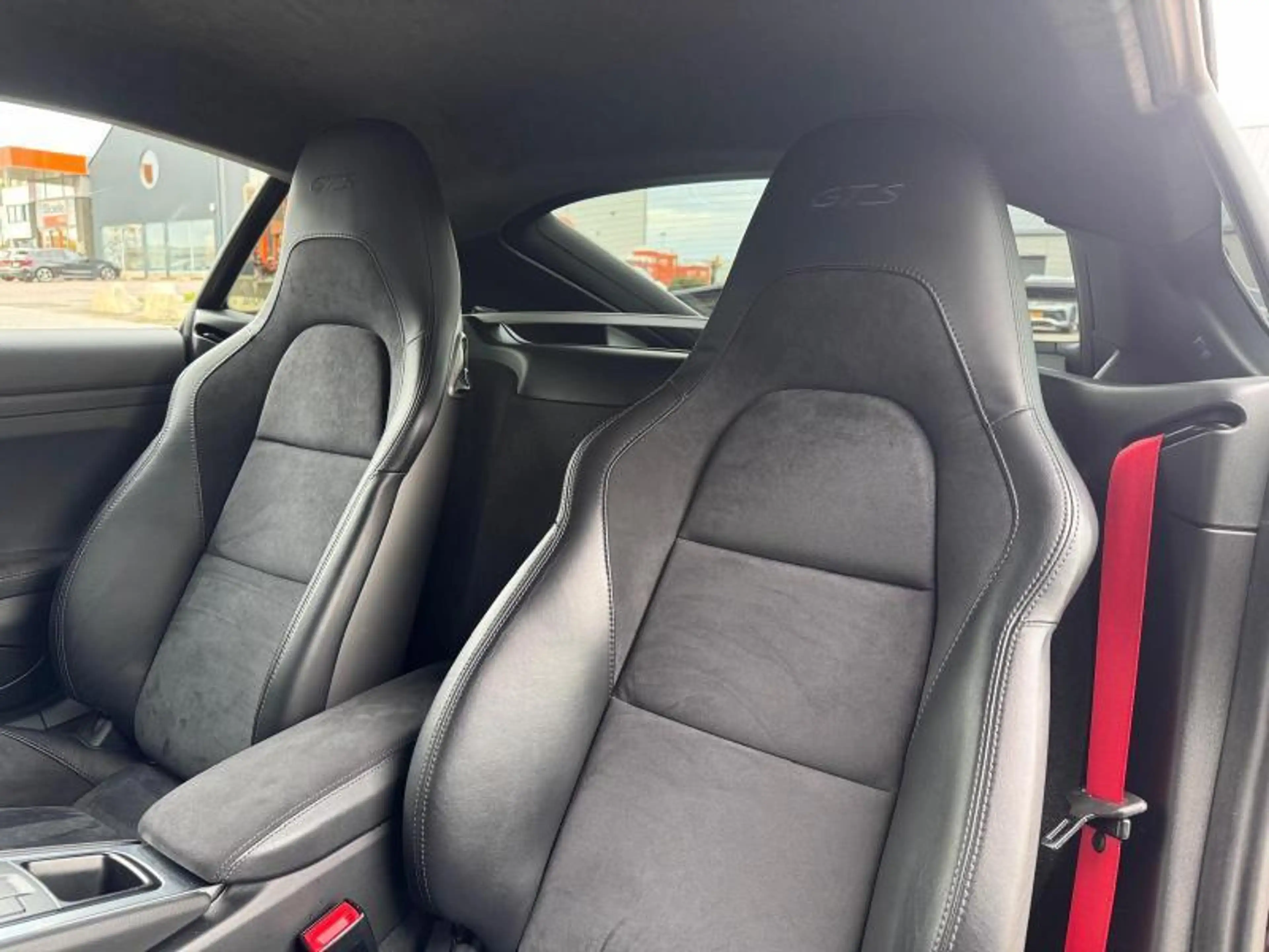 Porsche 718 Cayman GTS — photo 9