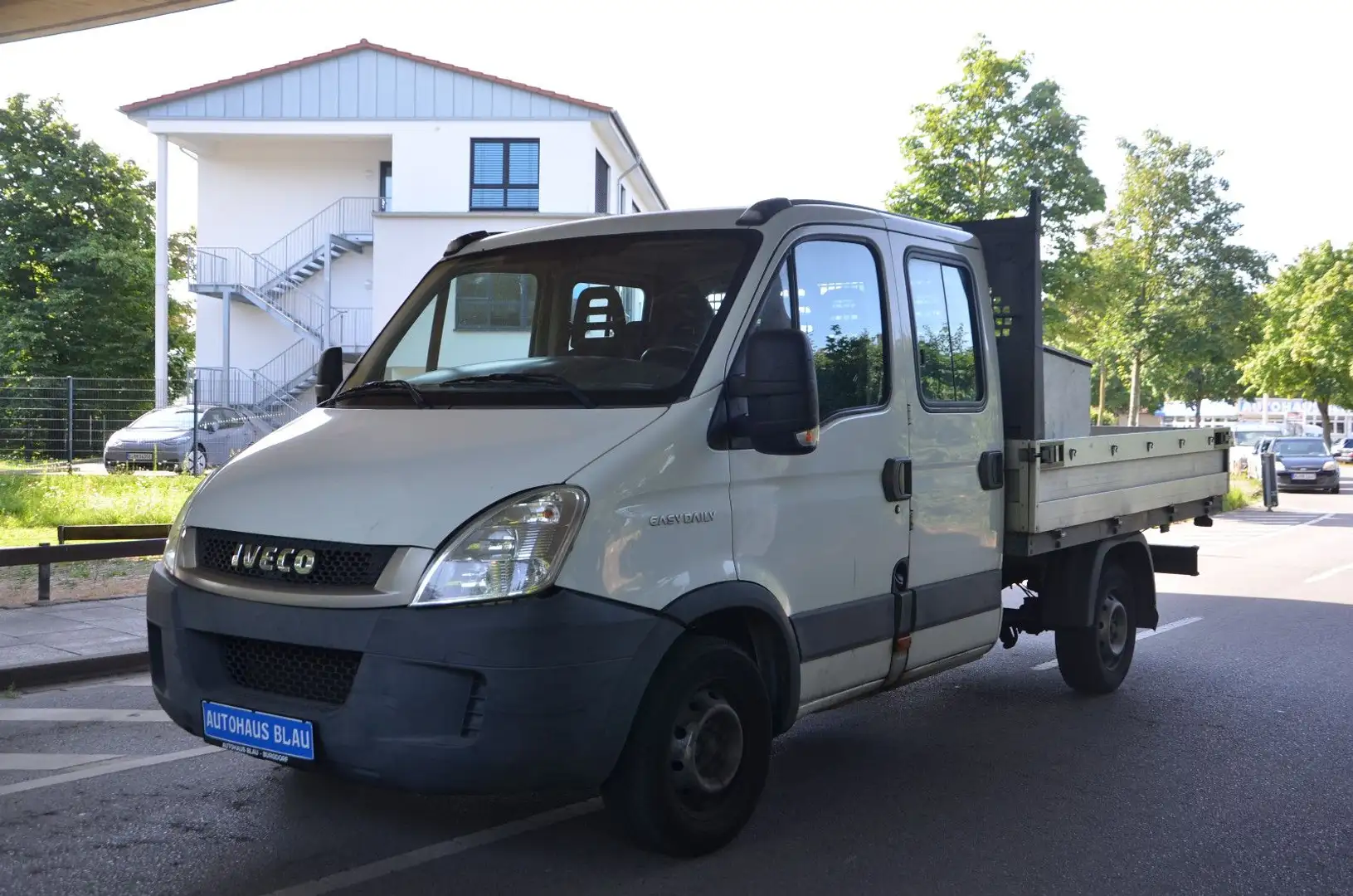 Iveco Daily Doppelkabine Pritsche TÜV 03-2025 6 Sitze Weiß - 1