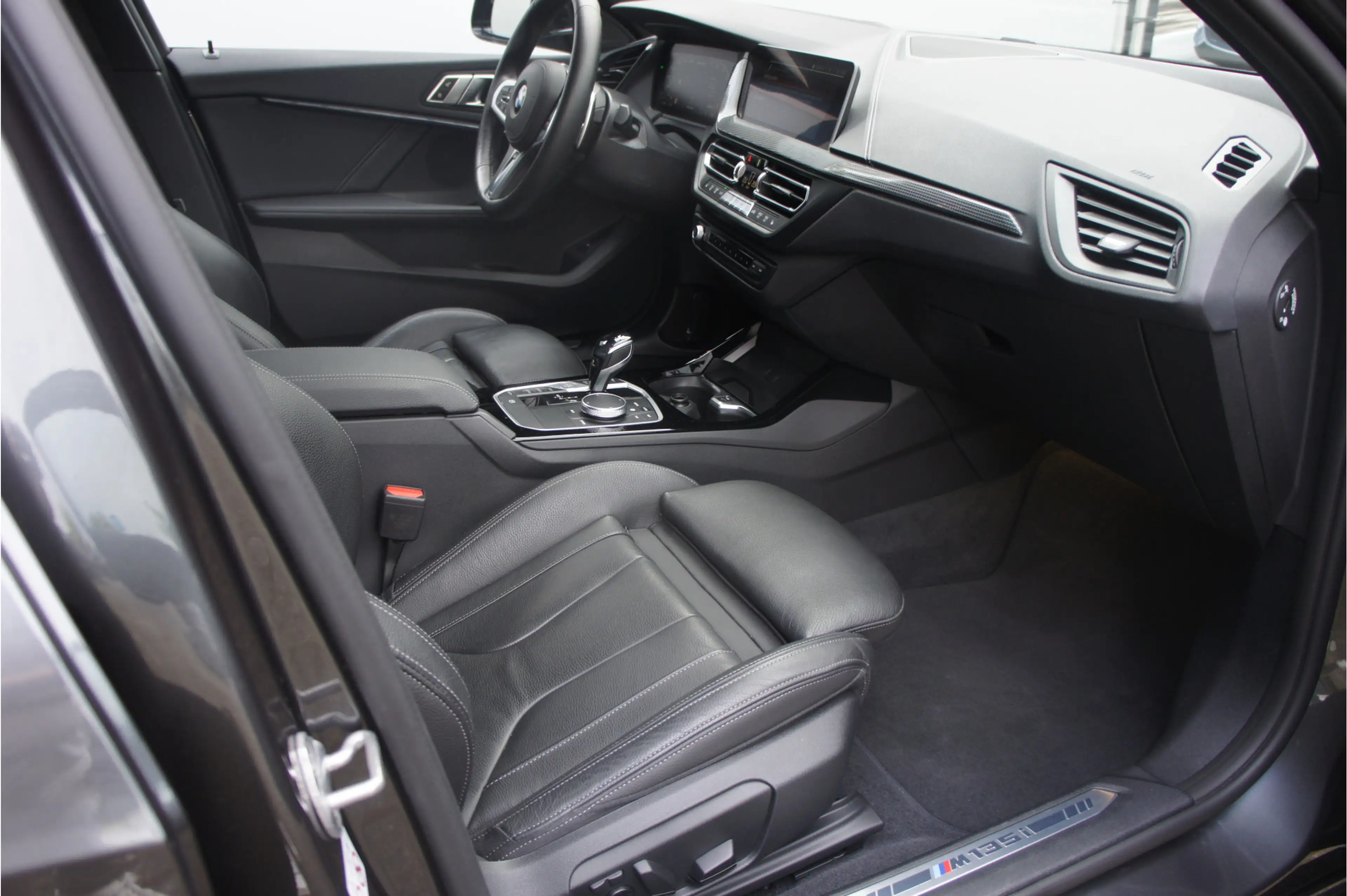 BMW 135 1-serie M135i xDrive High Executive — photo 16