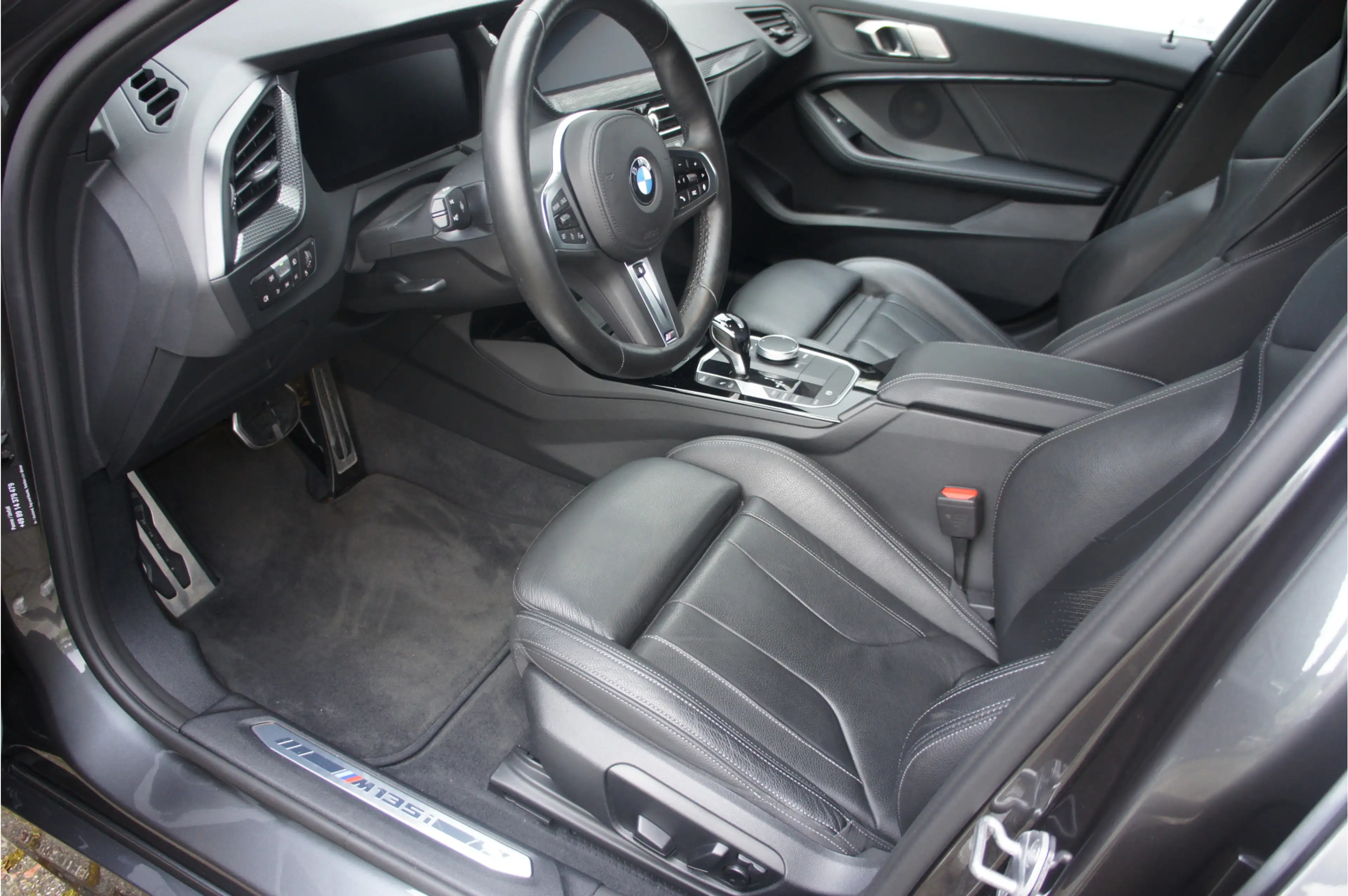 BMW 135 1-serie M135i xDrive High Executive — photo 13