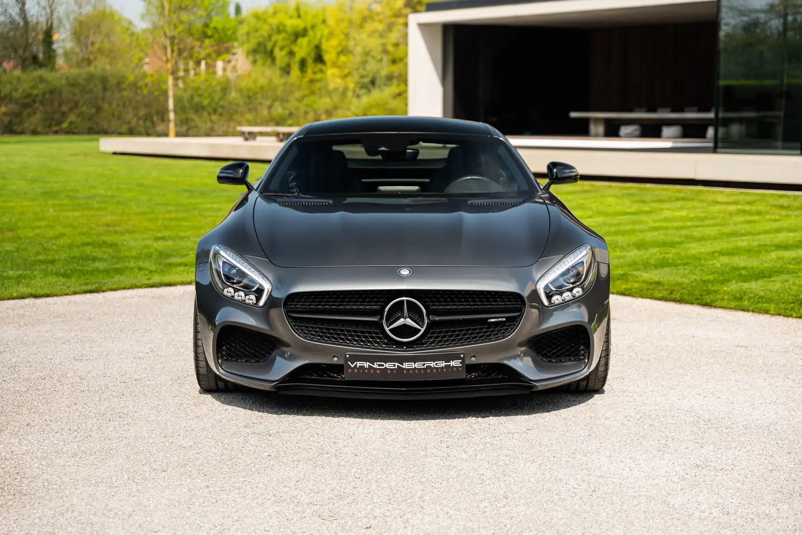 Mercedes-Benz AMG GT 4.0 V8 COUPE/NAPPA/PANO/BURMESTER/PRIVACY Šedá - 2