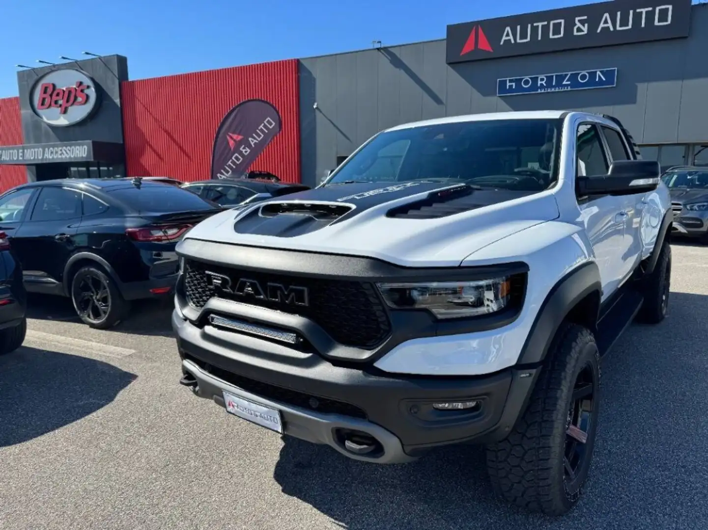 Dodge RAM 6.2 V8 Crew Cab TRX 711cv at8 Weiß - 2