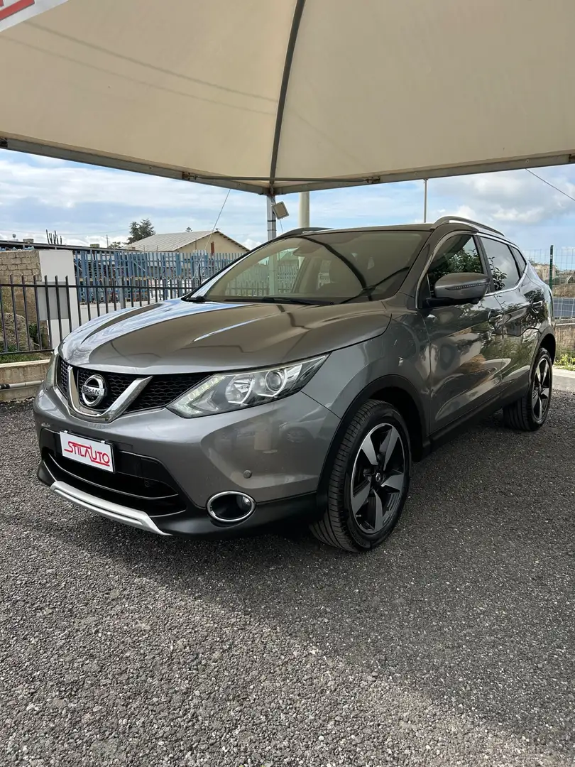 Nissan Qashqai 1.5 dCi Tekna Grijs - 1