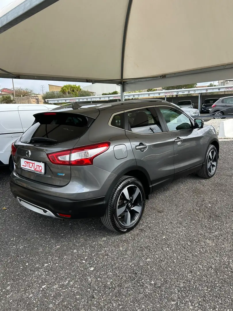 Nissan Qashqai 1.5 dCi Tekna Grijs - 2