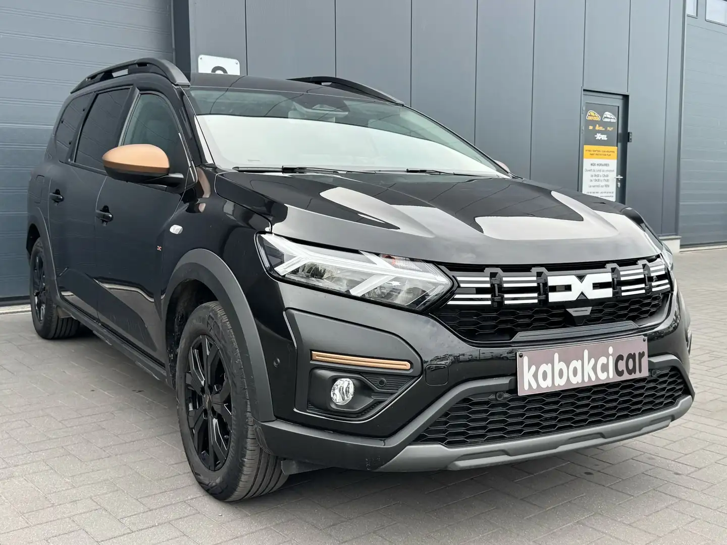 Dacia Jogger 1.6Hybrid 7PLACES/ATTELAGE/GPS/CAMERA/GARANTIE 12M Noir - 1
