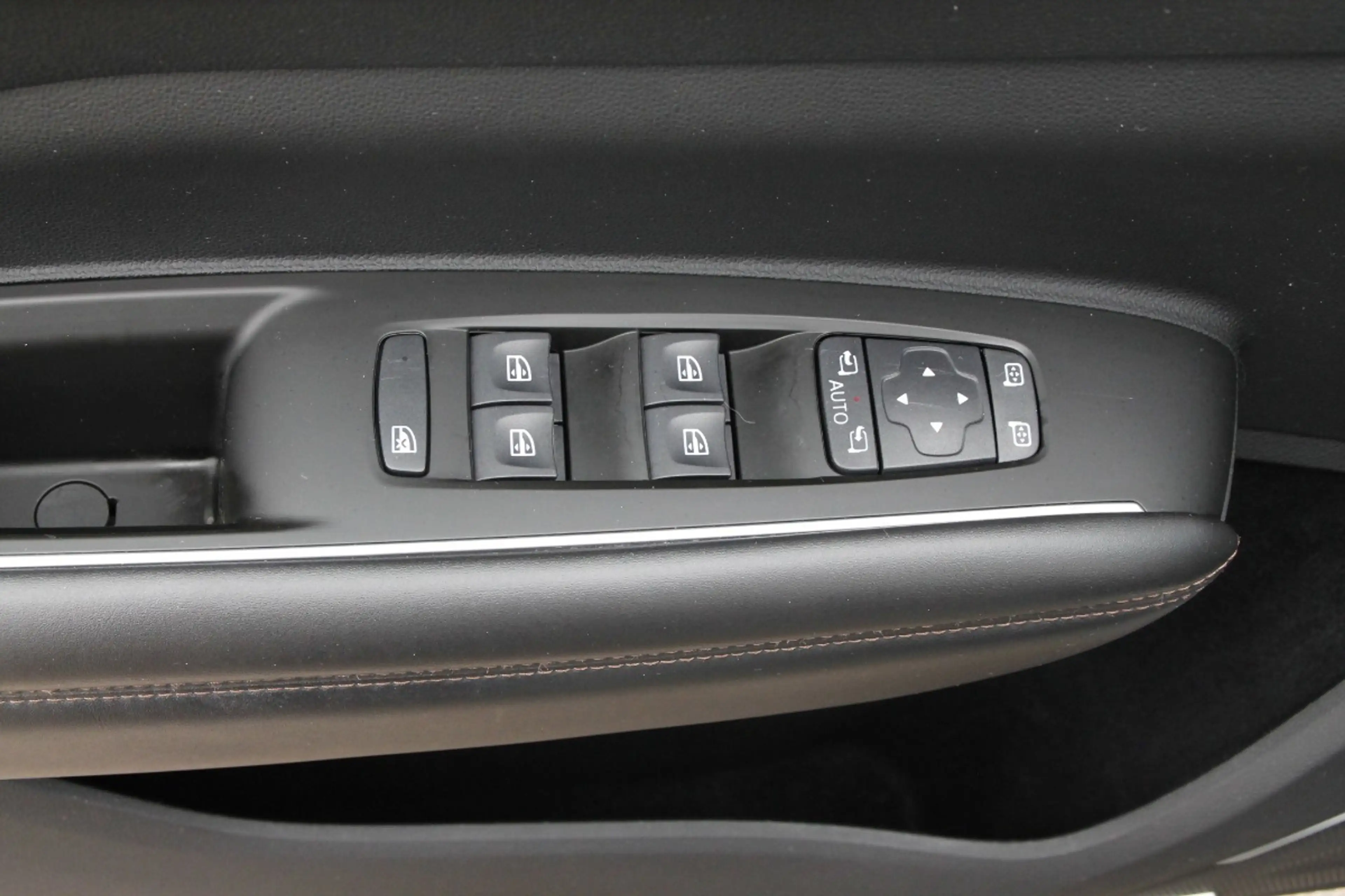 Renault Koleos INITIALE PARIS BLUE dCi 185 4WD X-tronic — photo 15
