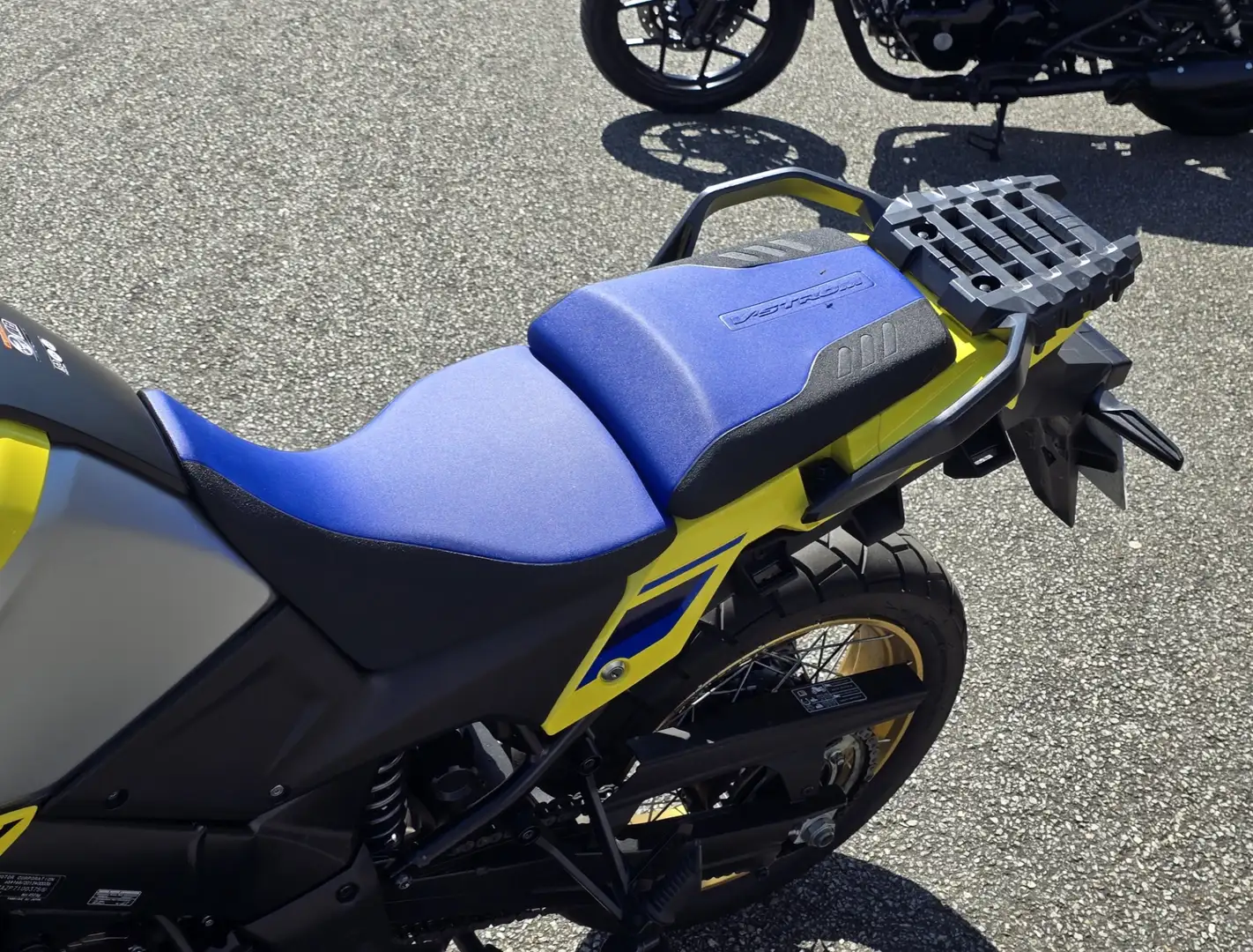 Suzuki V-Strom 1050DE Jaune - 2