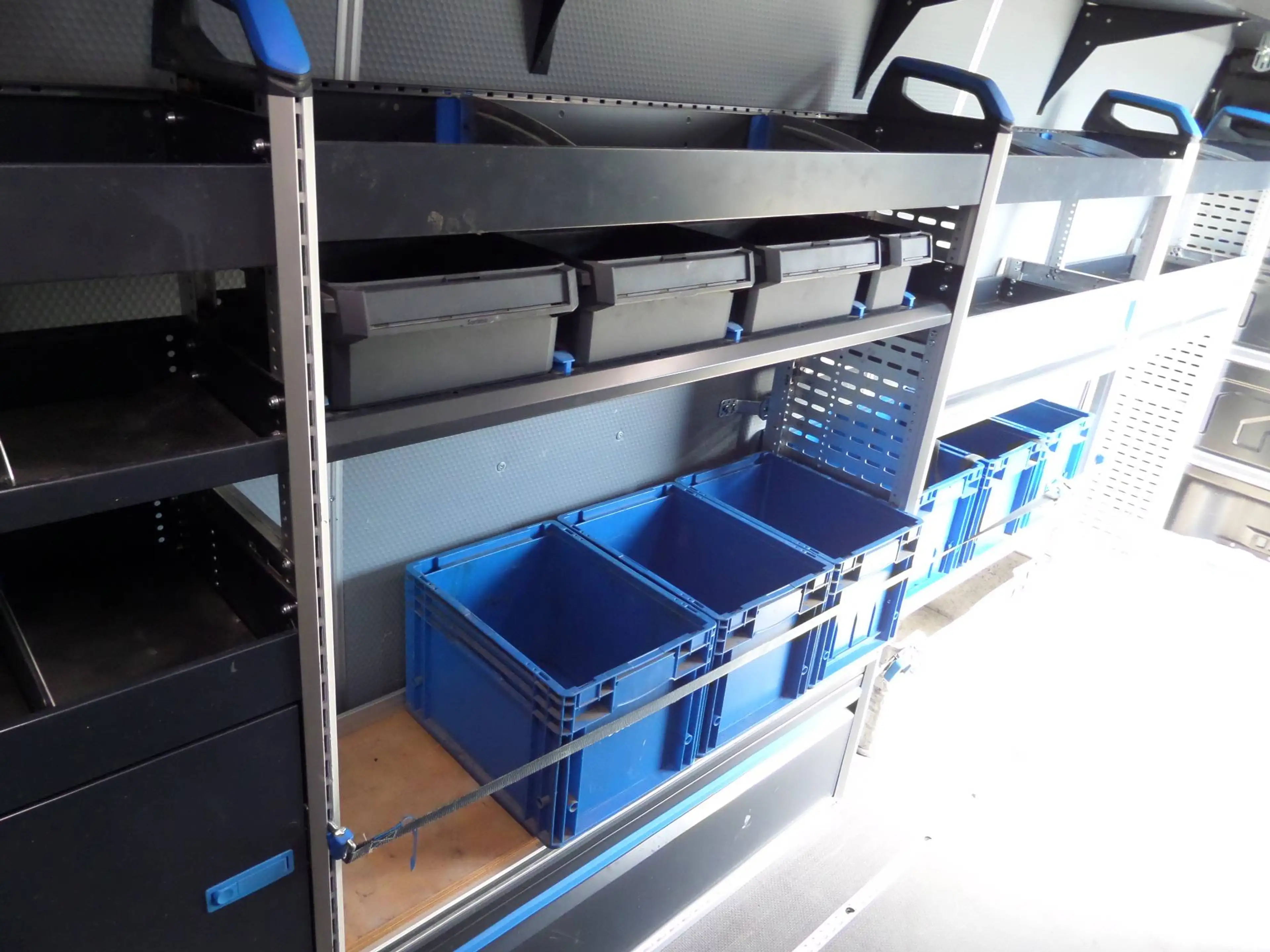 Volkswagen Crafter 35 MAXI+Regale+DSG+Navi+Cam+Tempo+PDC+Klima+1.Hand+TOP Zustand+Werkbank — photo 12