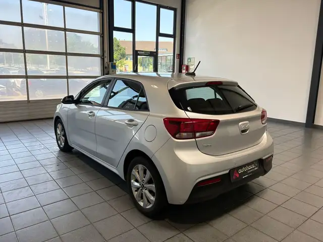 Kia Rio view 4