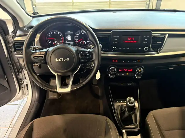 Kia Rio view 9