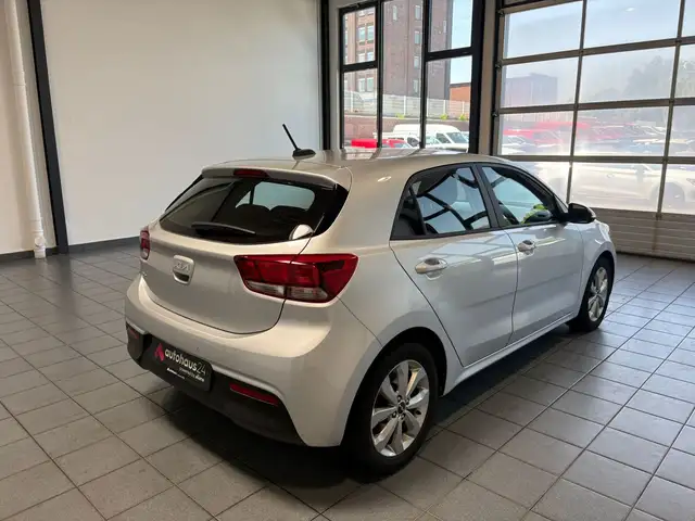 Kia Rio view 5