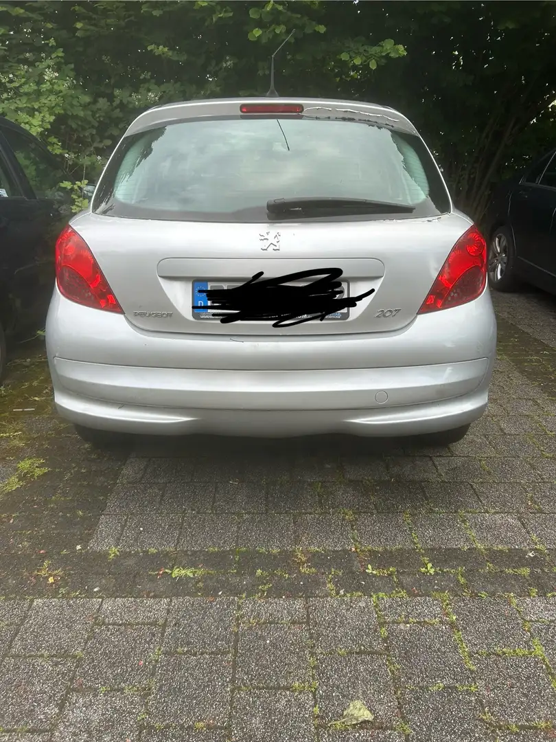 Peugeot 207 - 1