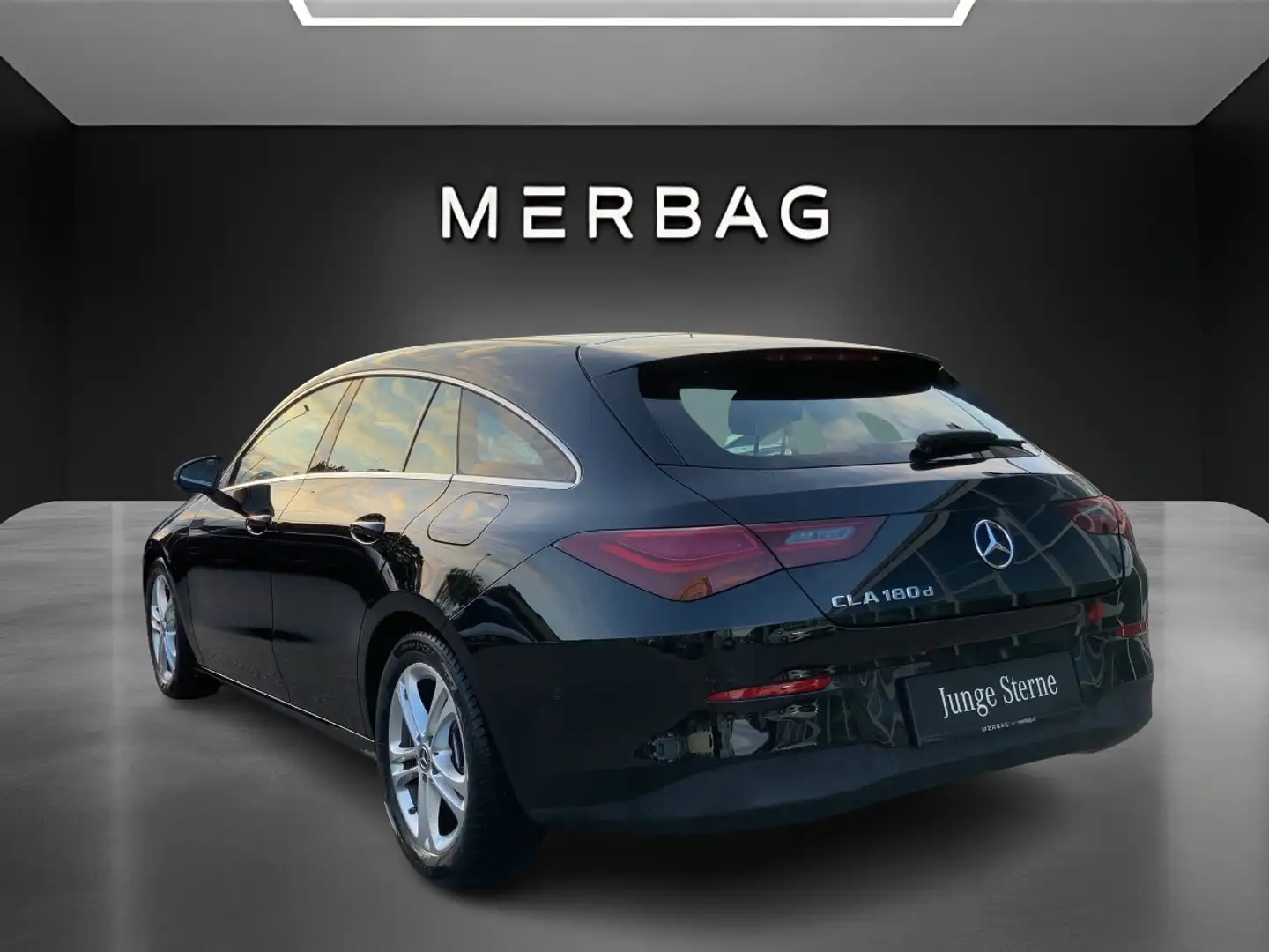 Mercedes-Benz CLA 180 d Shooting Brake Österreich-Edtion Noir - 2