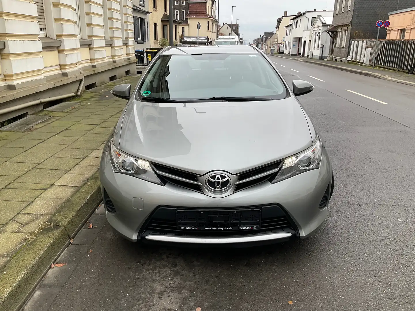 Toyota Auris 1,33, KLIMAAUT. ALU, 33900 km, 2xBereift Barna - 2